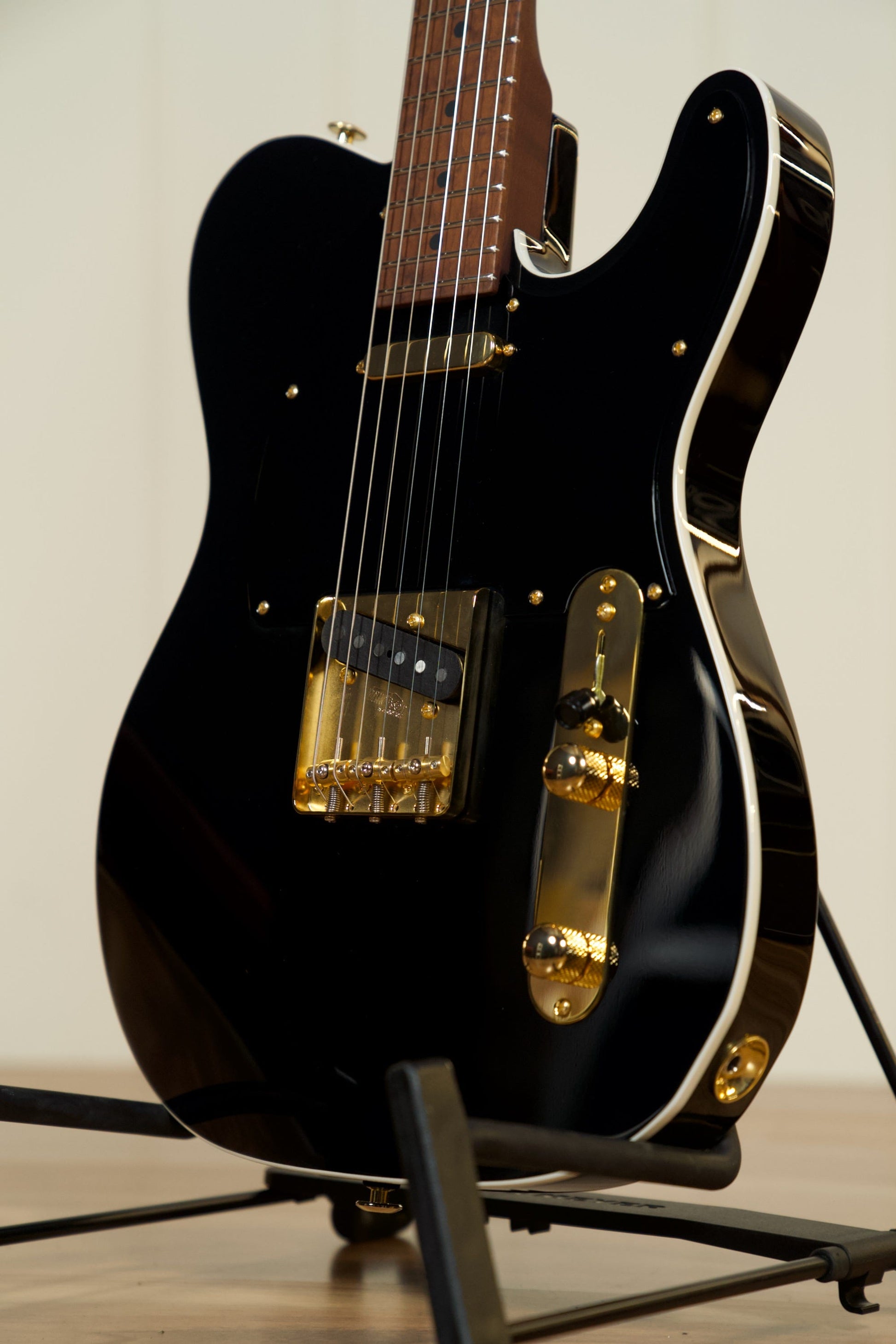 Suhr Mateus Asato Signature Classic T w/Case - Black