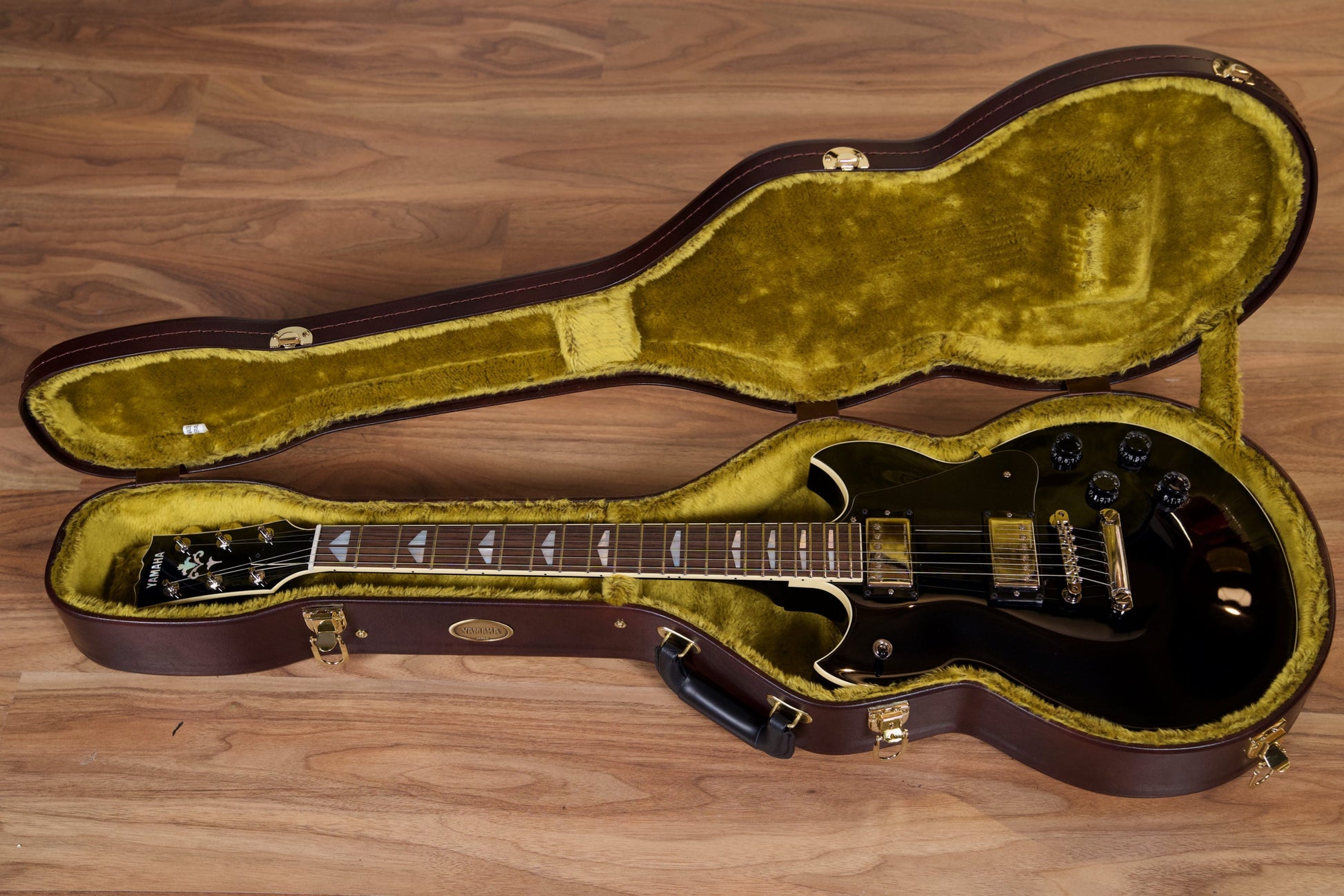 Yamaha SG1820 Electric Guitar w/Case - Black (Made in Japan)