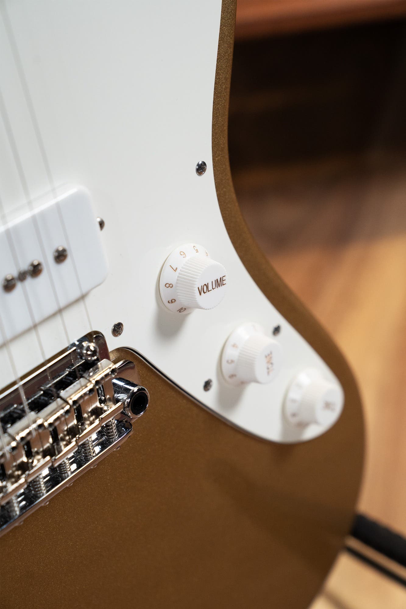 Suhr Classic JM Pro Electric Guitar - Gold RW (S-90 Pickups / 510 Tremolo)