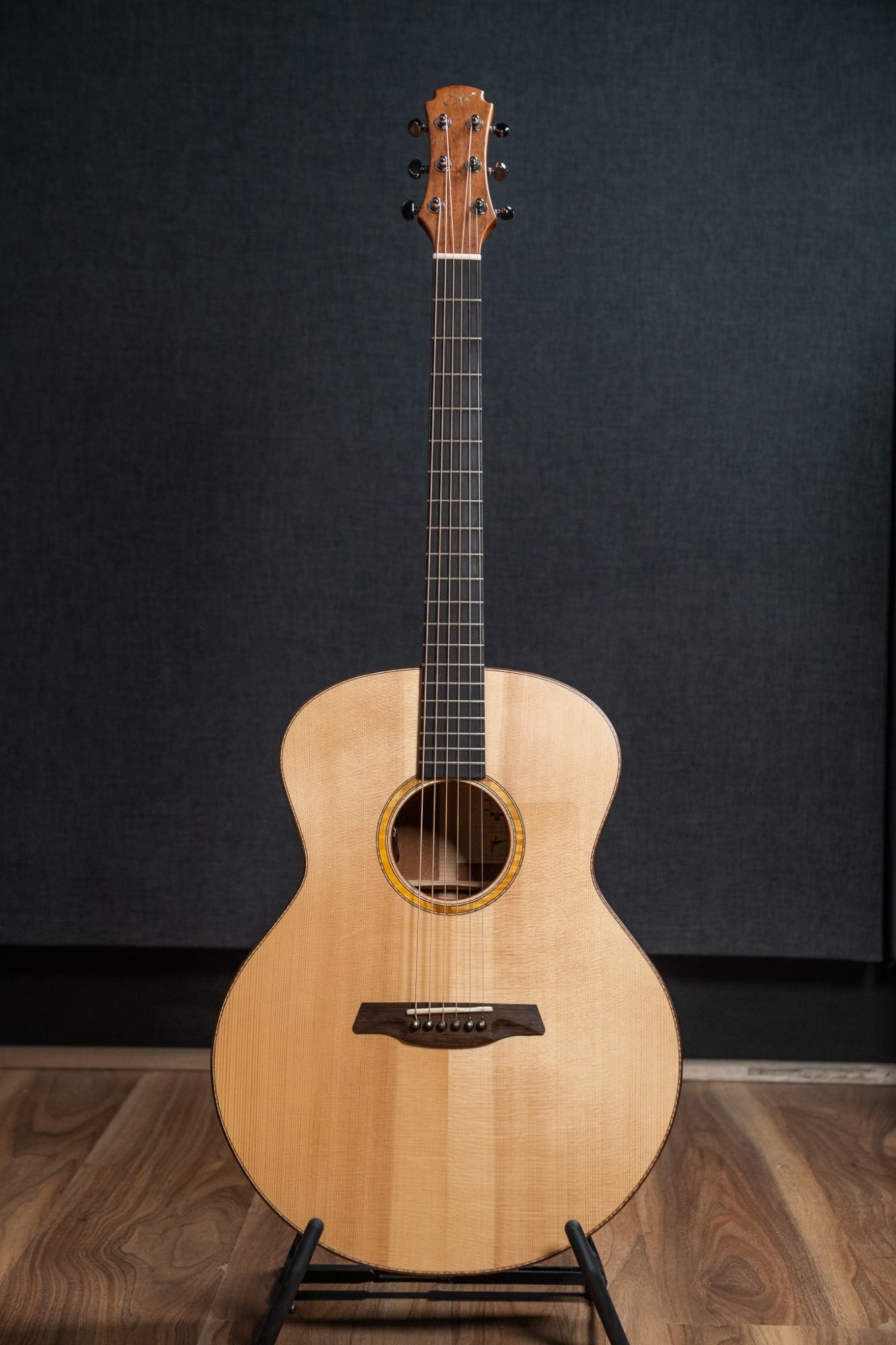 Maestro Project X X1-RA Raffles Acoustic Guitar w/Gigbag