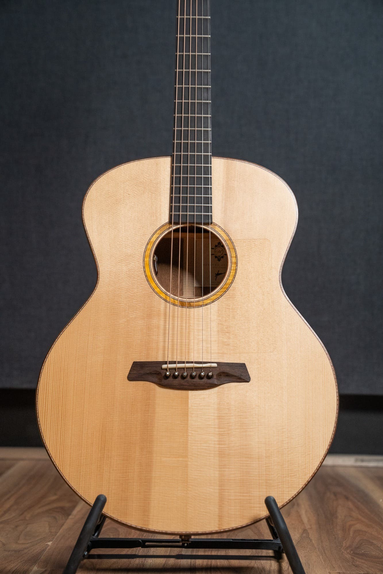 Maestro Project X X1-RA Raffles Acoustic Guitar w/Gigbag