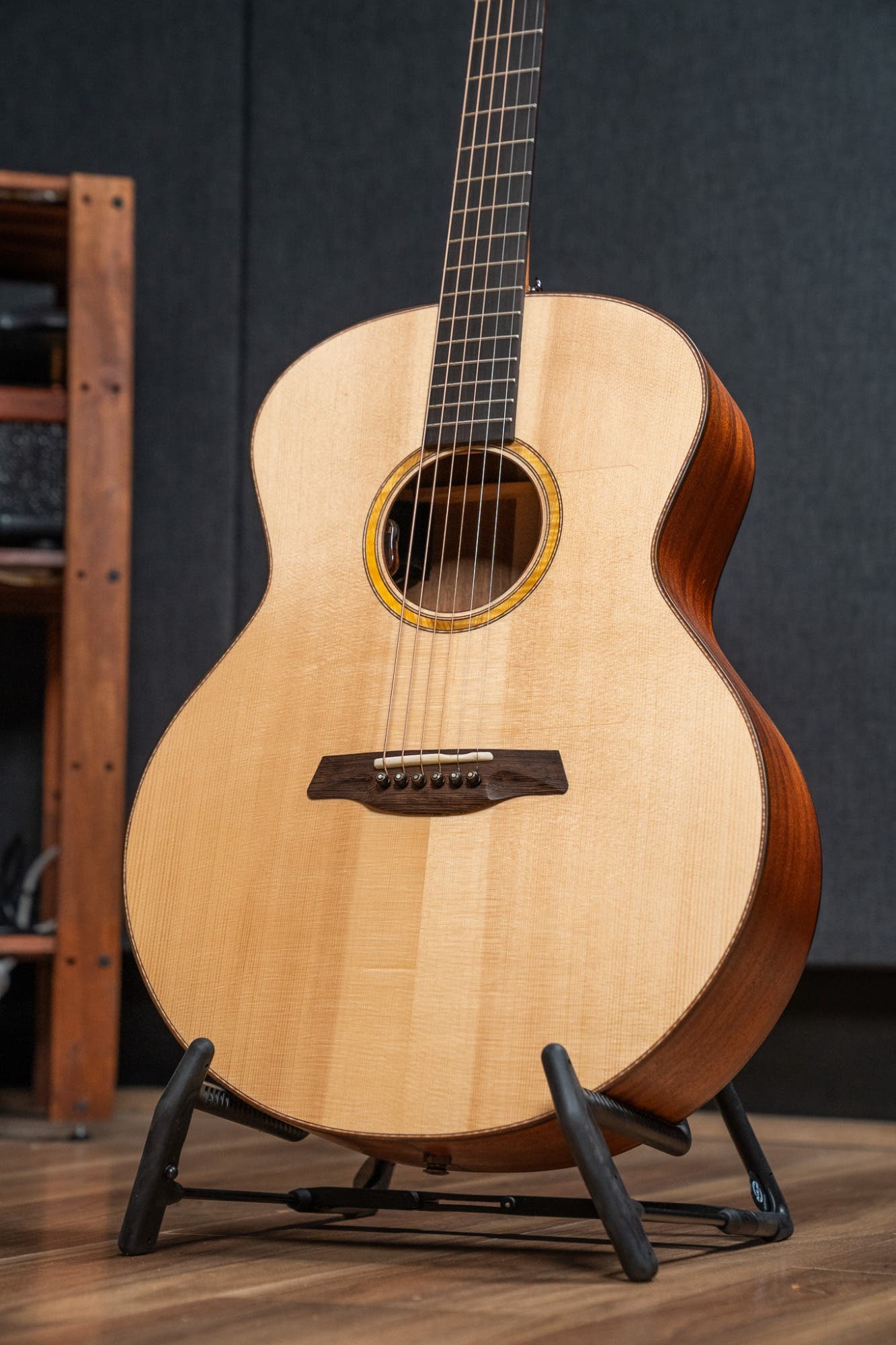 Maestro Project X X1-RA Raffles Acoustic Guitar w/Gigbag