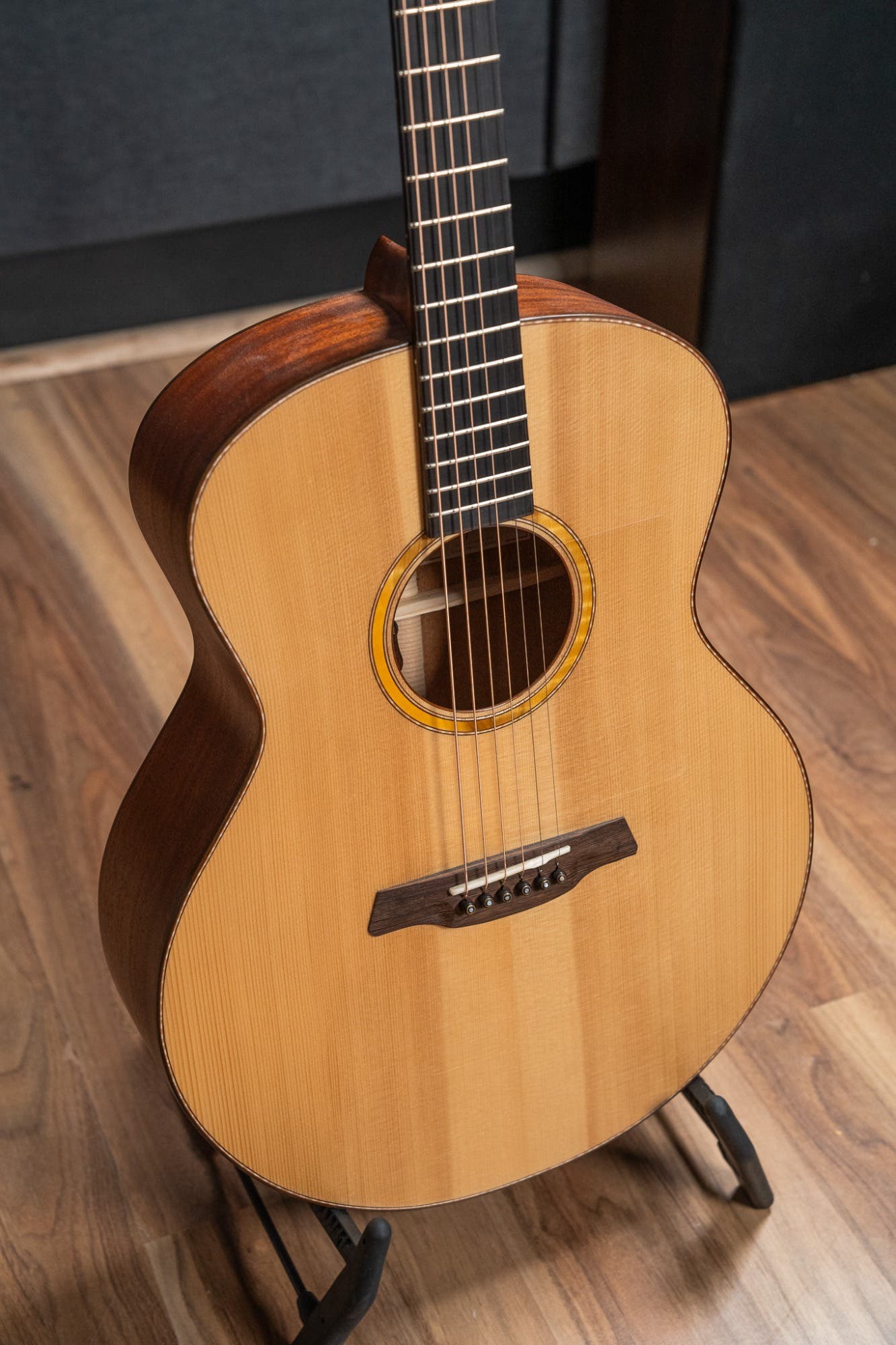 Maestro Project X X1-RA Raffles Acoustic Guitar w/Gigbag