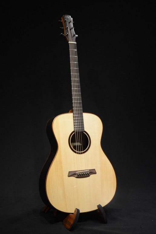 Maestro Cardinal VICTORIA WE Acoustic Electric Guitar w/Gigbag