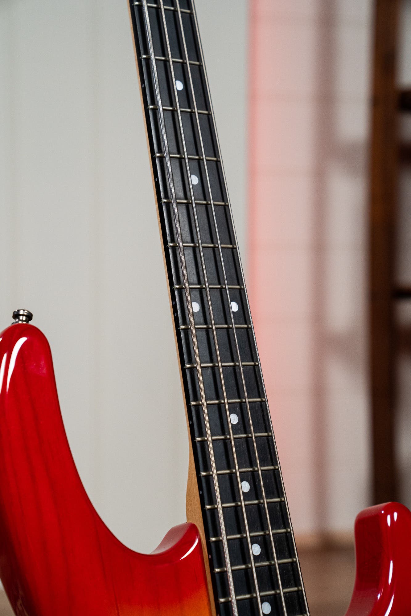 Carvin LB20 Custom Active Bass w/Case - Cherry Sunburst - Pre-Owned