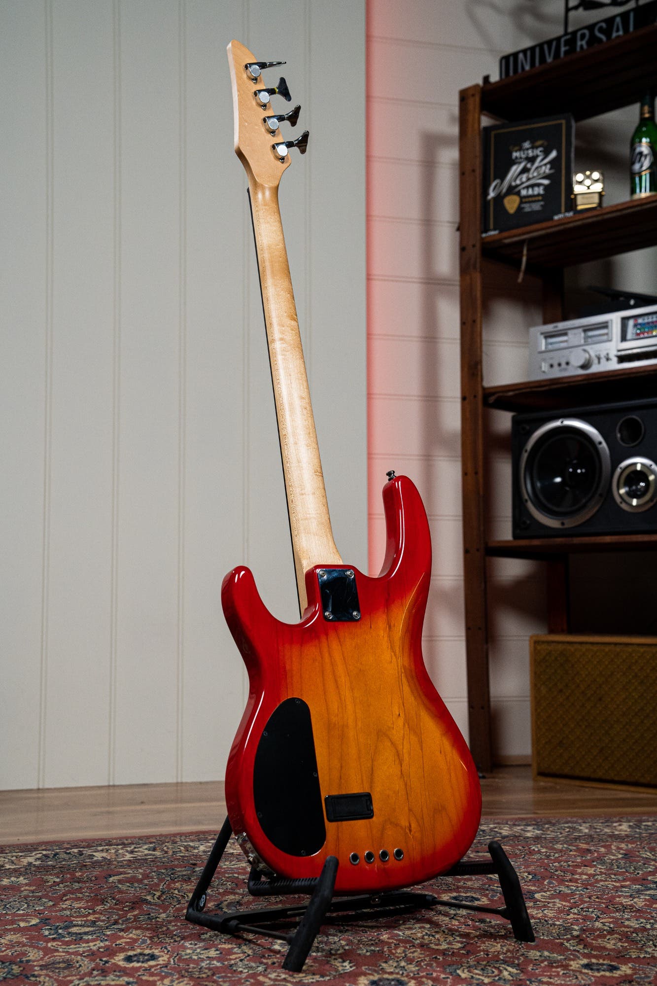 Carvin LB20 Custom Active Bass w/Case - Cherry Sunburst - Pre-Owned