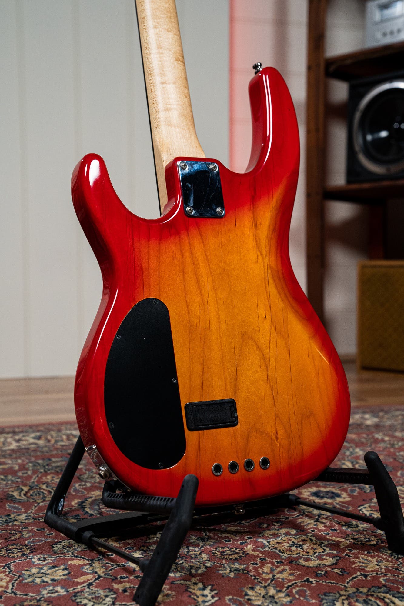 Carvin LB20 Custom Active Bass w/Case - Cherry Sunburst - Pre-Owned