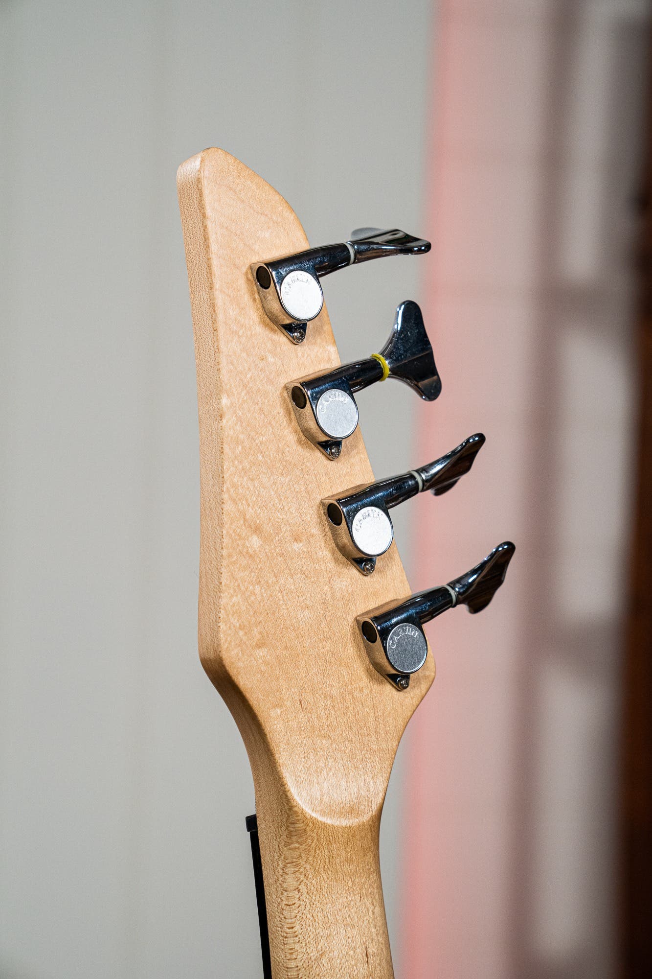 Carvin LB20 Custom Active Bass w/Case - Cherry Sunburst - Pre-Owned