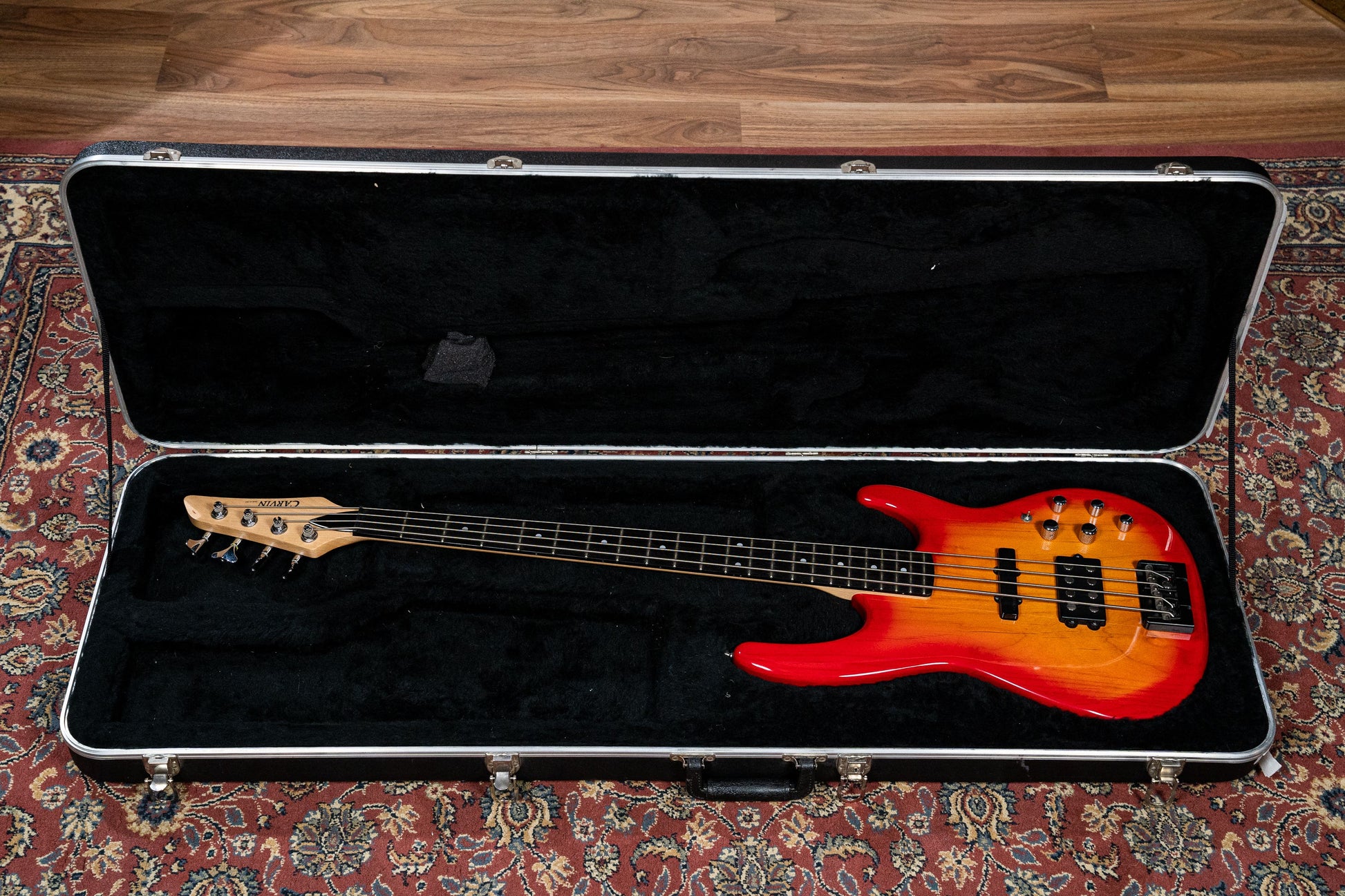 Carvin LB20 Custom Active Bass w/Case - Cherry Sunburst - Pre-Owned