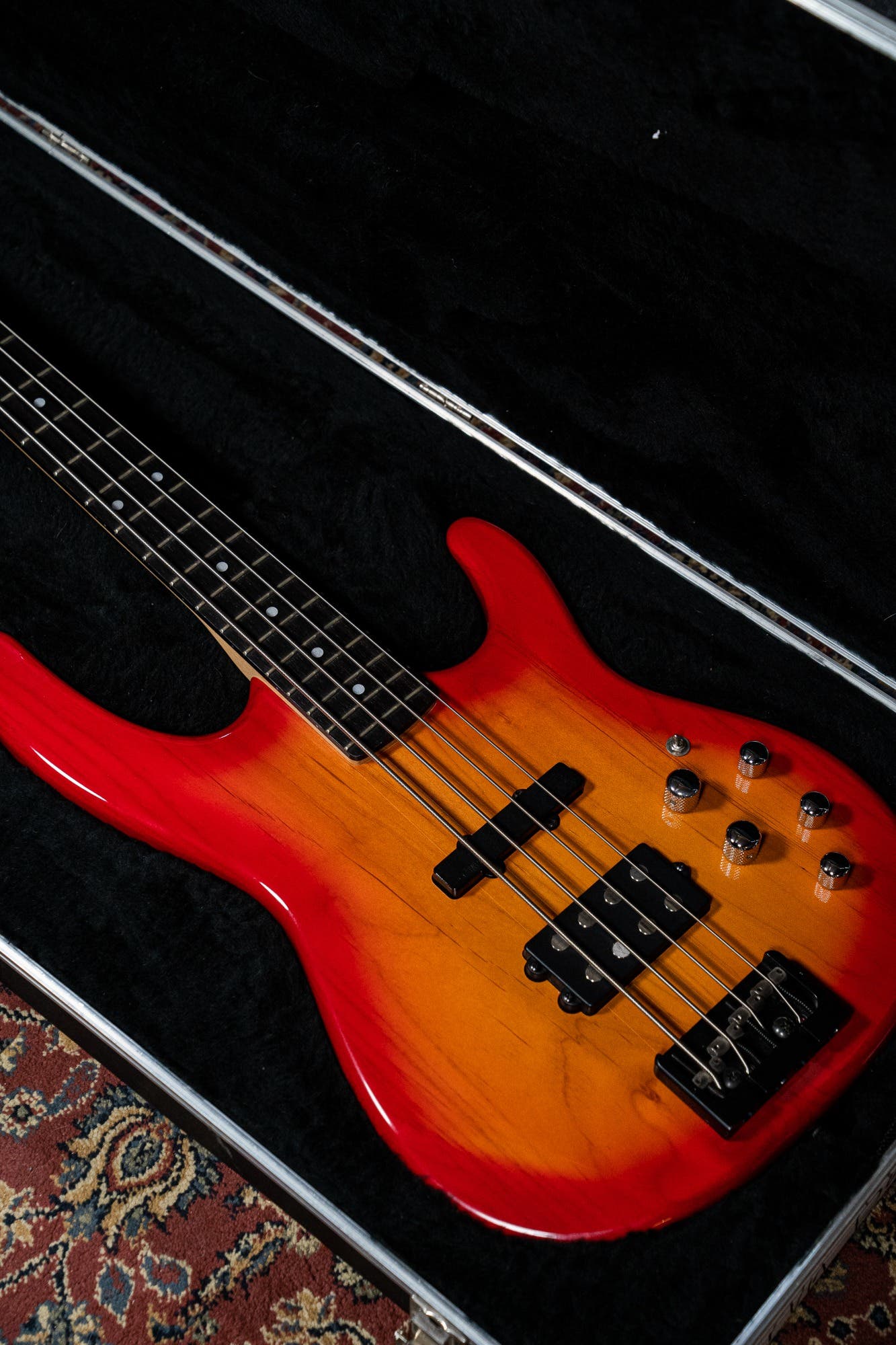 Carvin LB20 Custom Active Bass w/Case - Cherry Sunburst - Pre-Owned