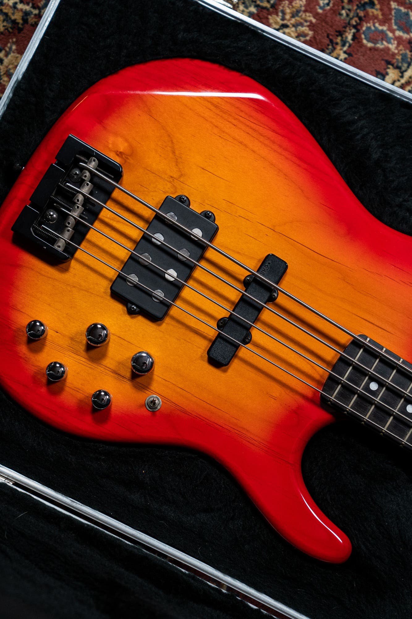 Carvin LB20 Custom Active Bass w/Case - Cherry Sunburst - Pre-Owned