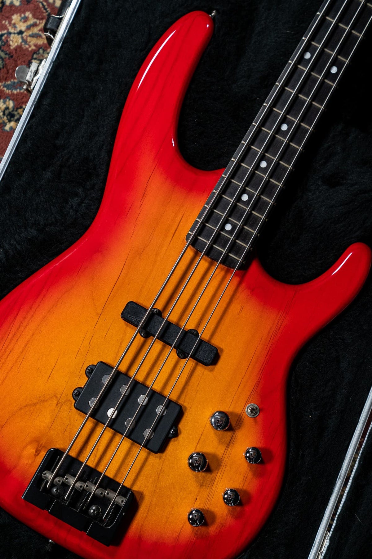 Carvin LB20 Custom Active Bass w/Case - Cherry Sunburst - Pre-Owned