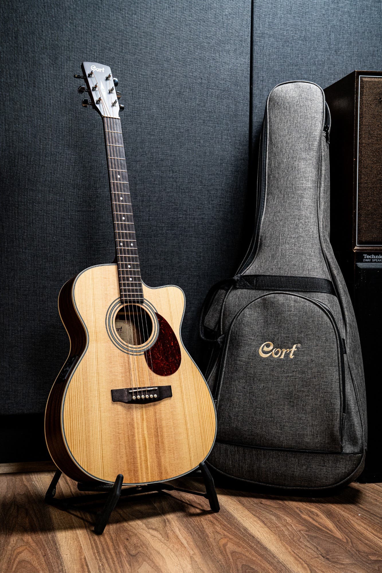 Cort L500E Acoustic Electric Guitar Package w/Gigbag - Open Pore Natural