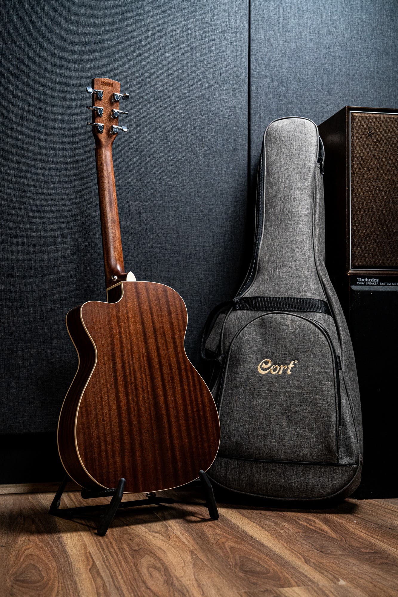 Cort L500E Acoustic Electric Guitar Package w/Gigbag - Open Pore Natural