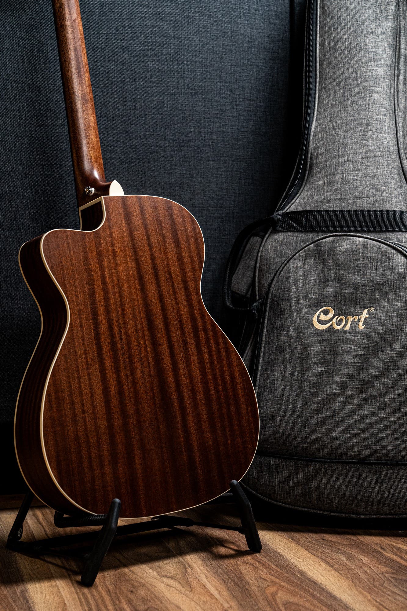 Cort L500E Acoustic Electric Guitar Package w/Gigbag - Open Pore Natural