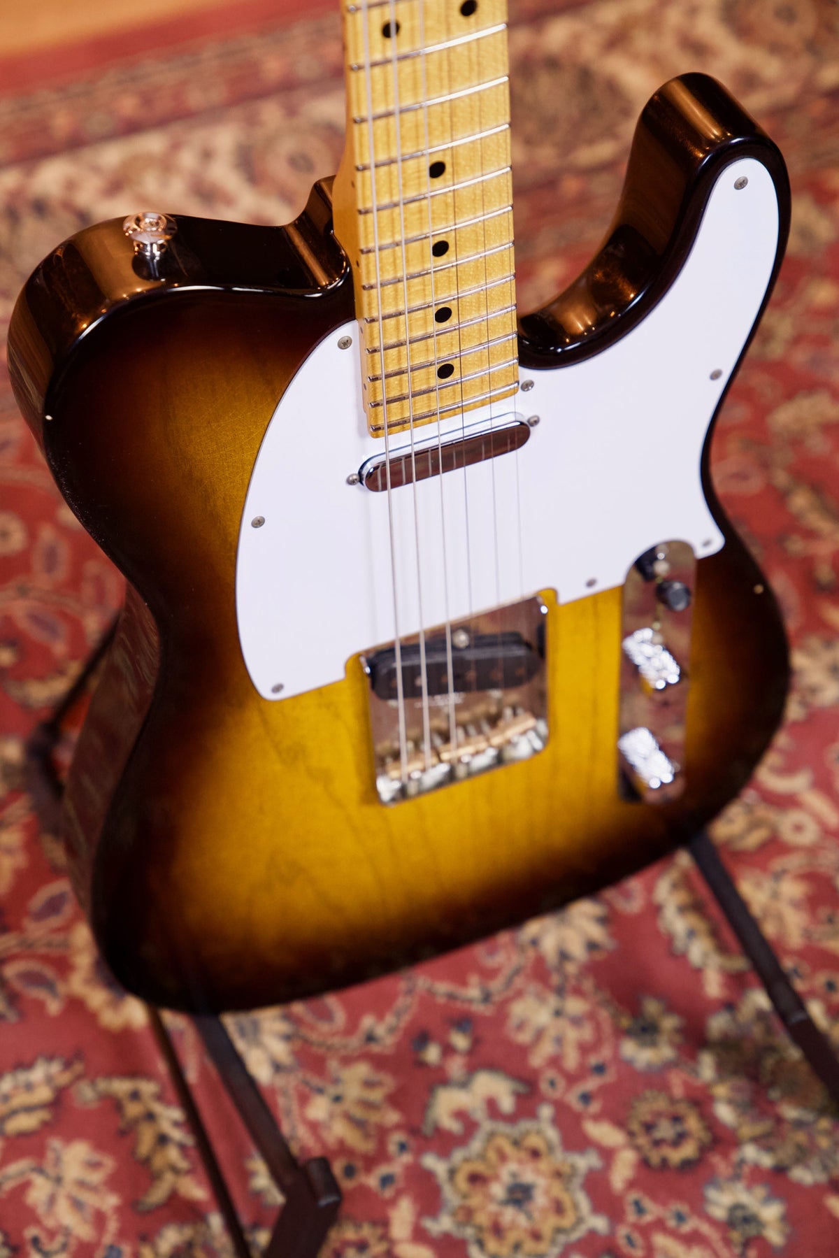 Suhr Classic T Antique Electric Guitar - 2-Tone Sunburst MN