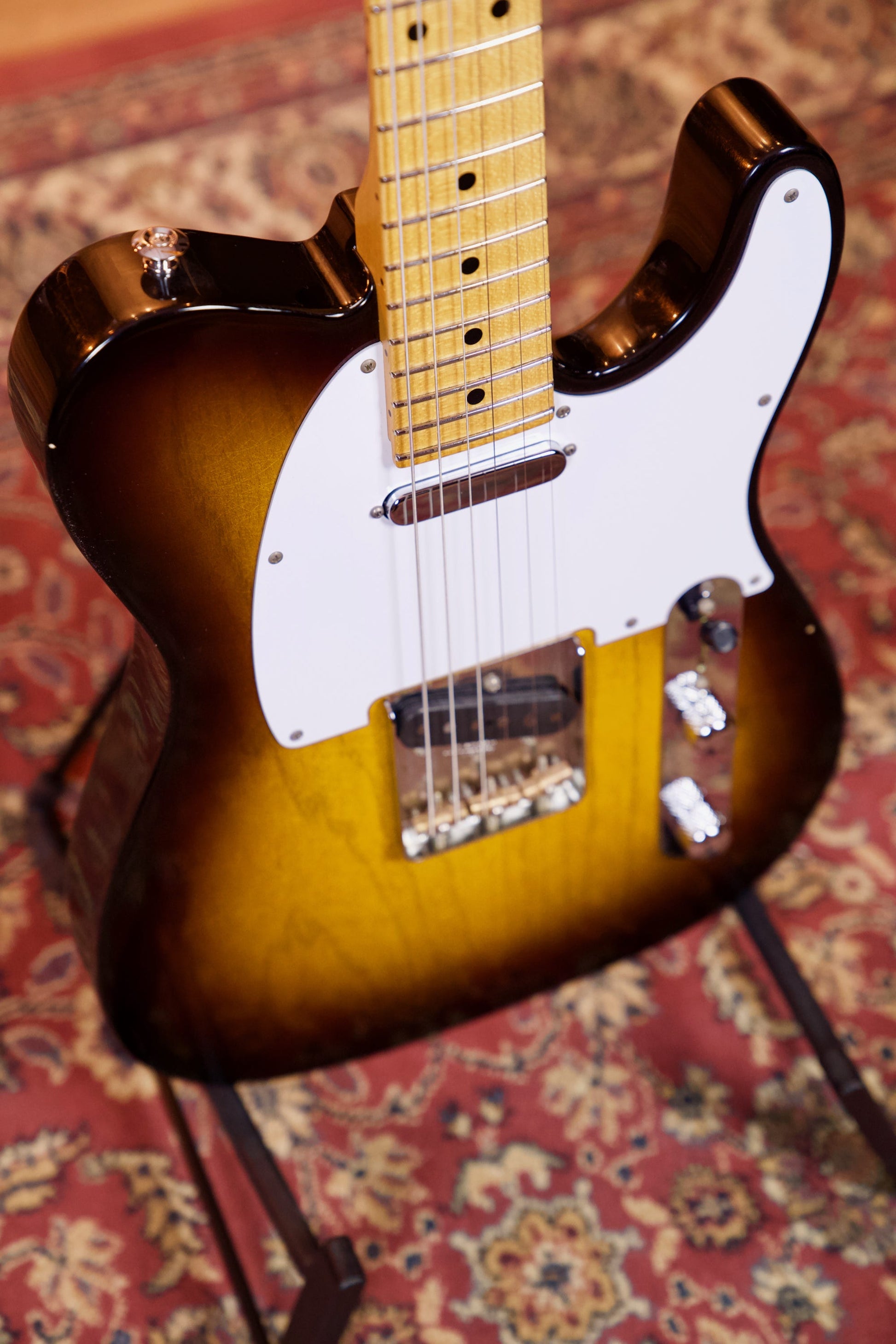 Suhr Classic T Antique Electric Guitar - 2-Tone Sunburst MN