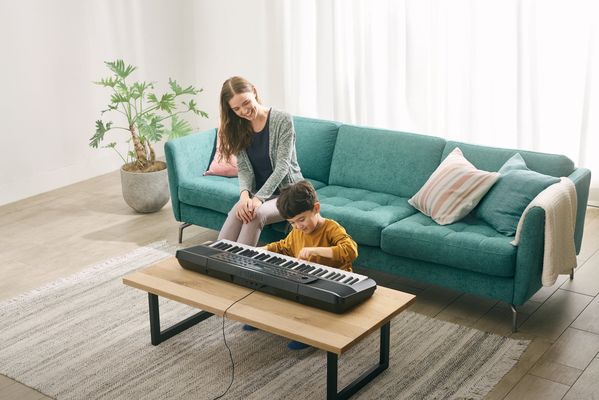 Yamaha PSRE283 61-Note Portable Beginner Keyboard