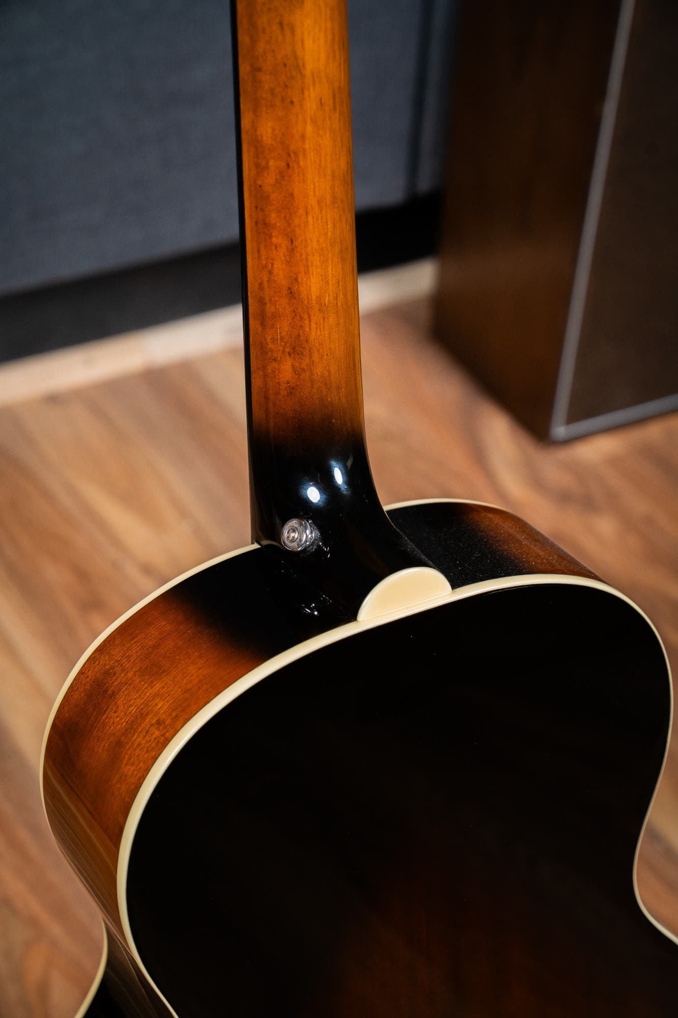 Epiphone EL-00 Parlour Guitar w/Pickup - Pre-Owned