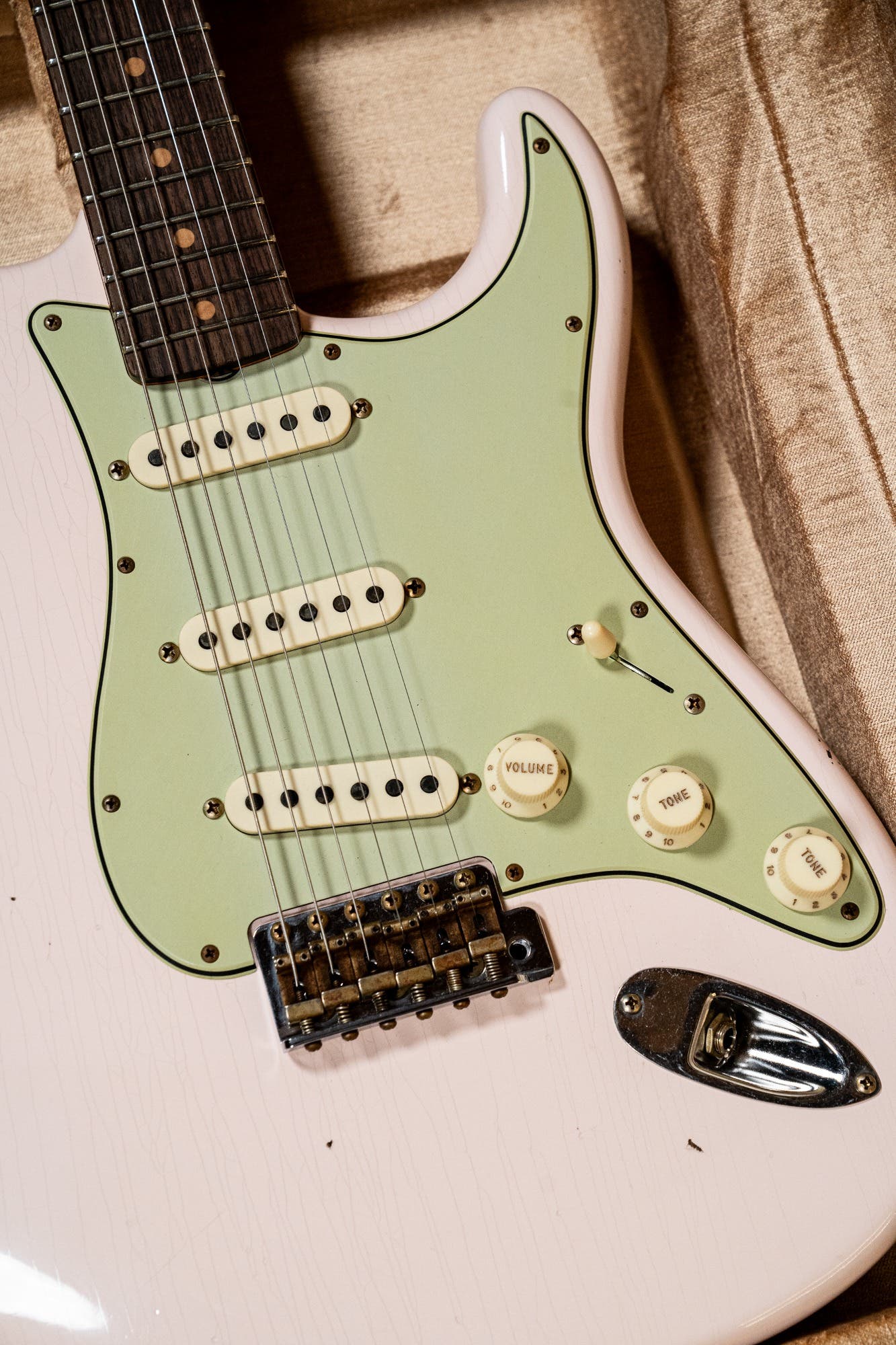 Fender Custom Shop '59 Stratocaster - Journeyman Relic - Super Faded Aged Shell Pink (#CS150402)