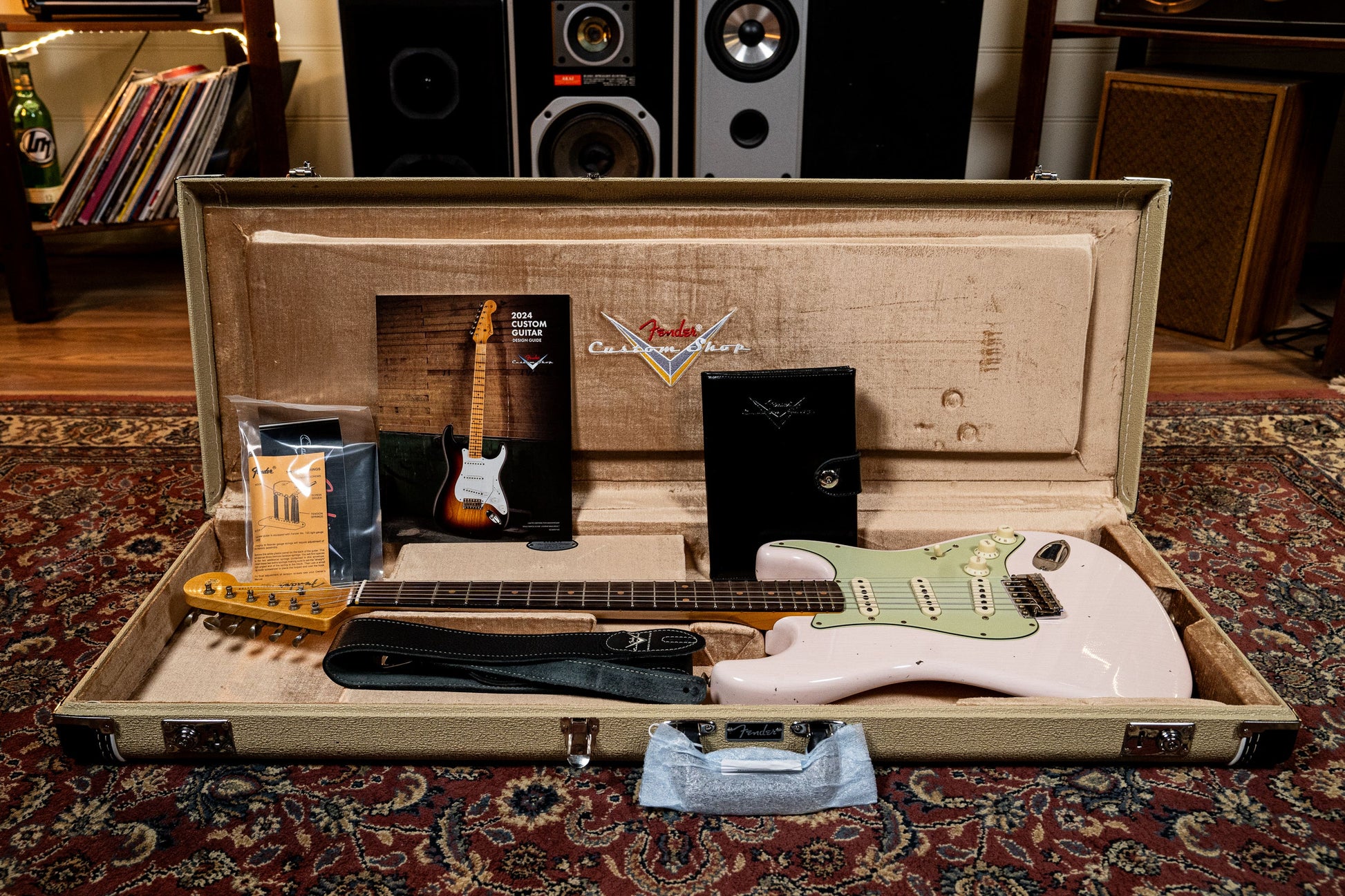 Fender Custom Shop '59 Stratocaster - Journeyman Relic - Super Faded Aged Shell Pink (#CS150402)