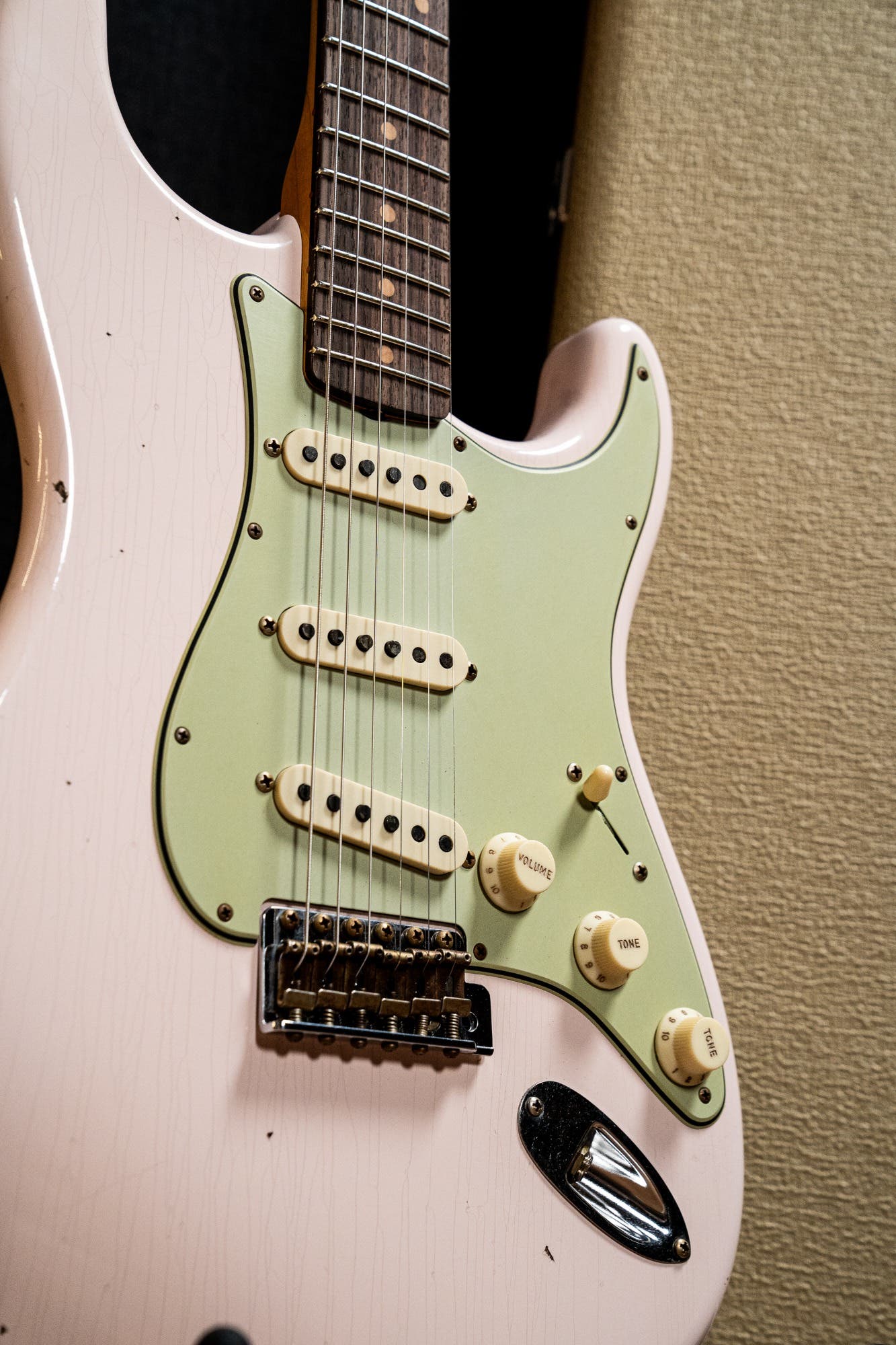 Fender Custom Shop '59 Stratocaster - Journeyman Relic - Super Faded Aged Shell Pink (#CS150402)