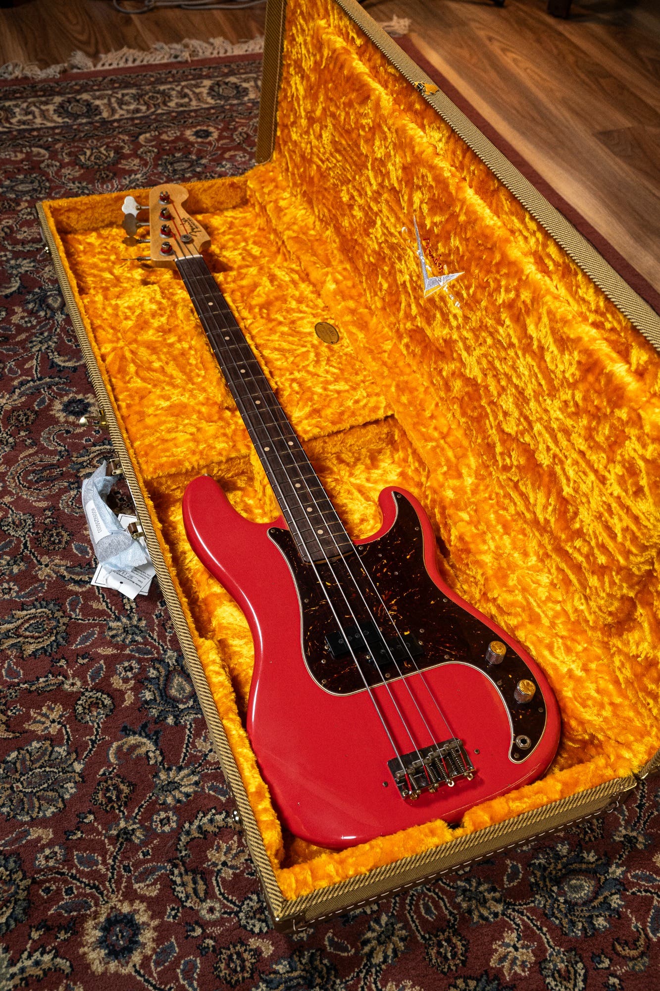 Fender Pino Palladino Signature Precision Bass - Fiesta Red over Desert Sand