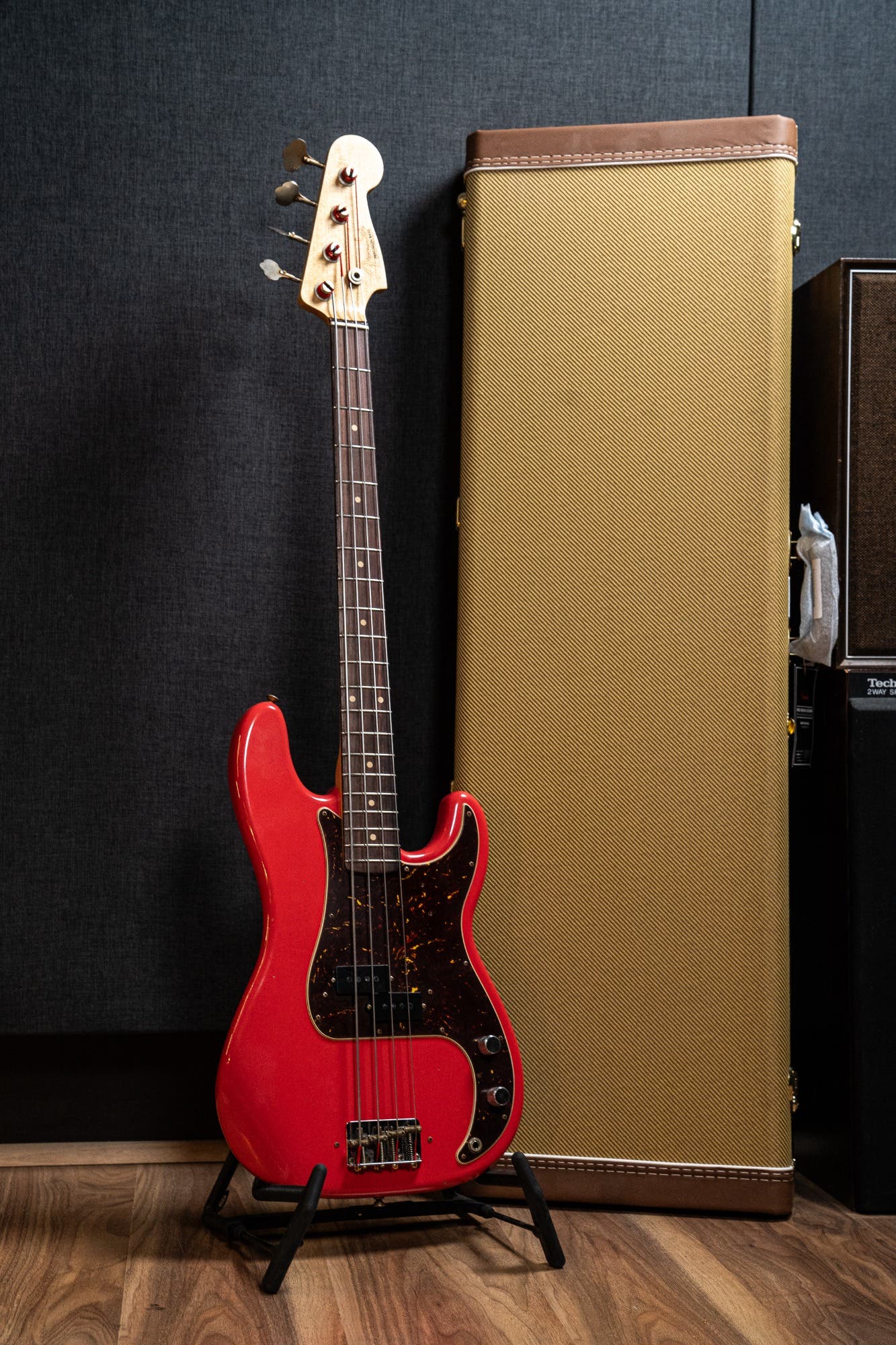 Fender Pino Palladino Signature Precision Bass - Fiesta Red over Desert Sand