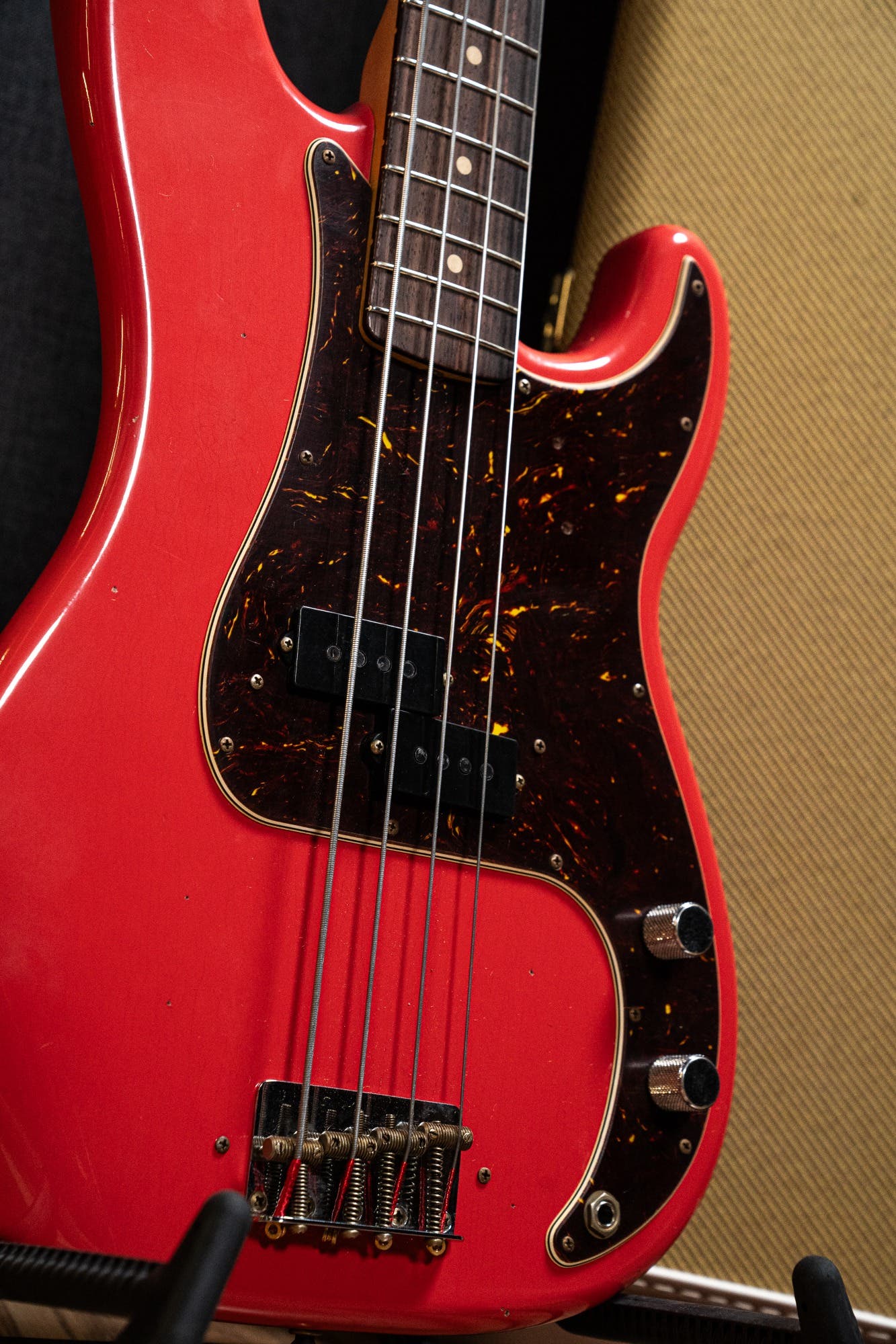 Fender Pino Palladino Signature Precision Bass - Fiesta Red over Desert Sand