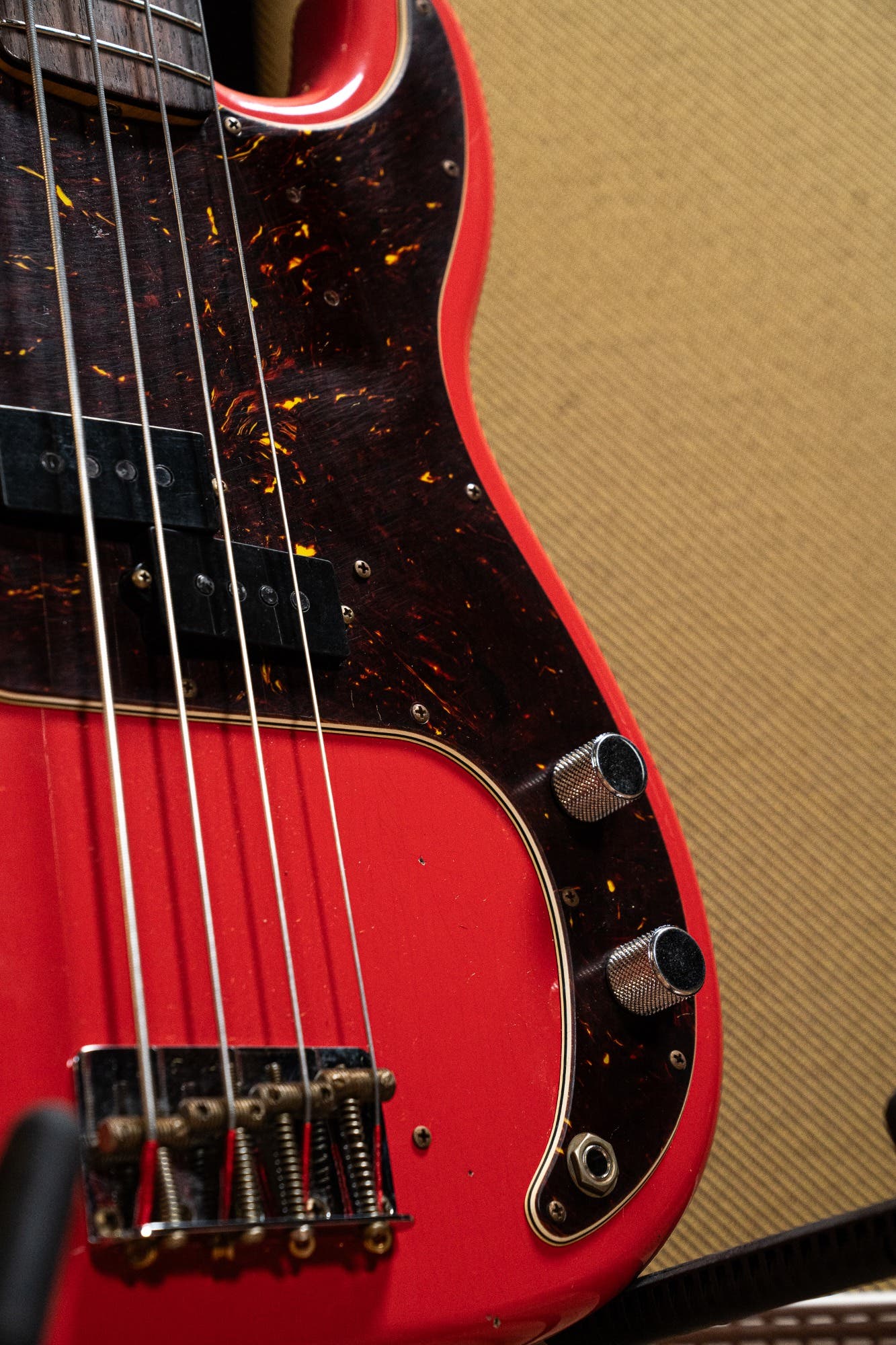 Fender Pino Palladino Signature Precision Bass - Fiesta Red over Desert Sand