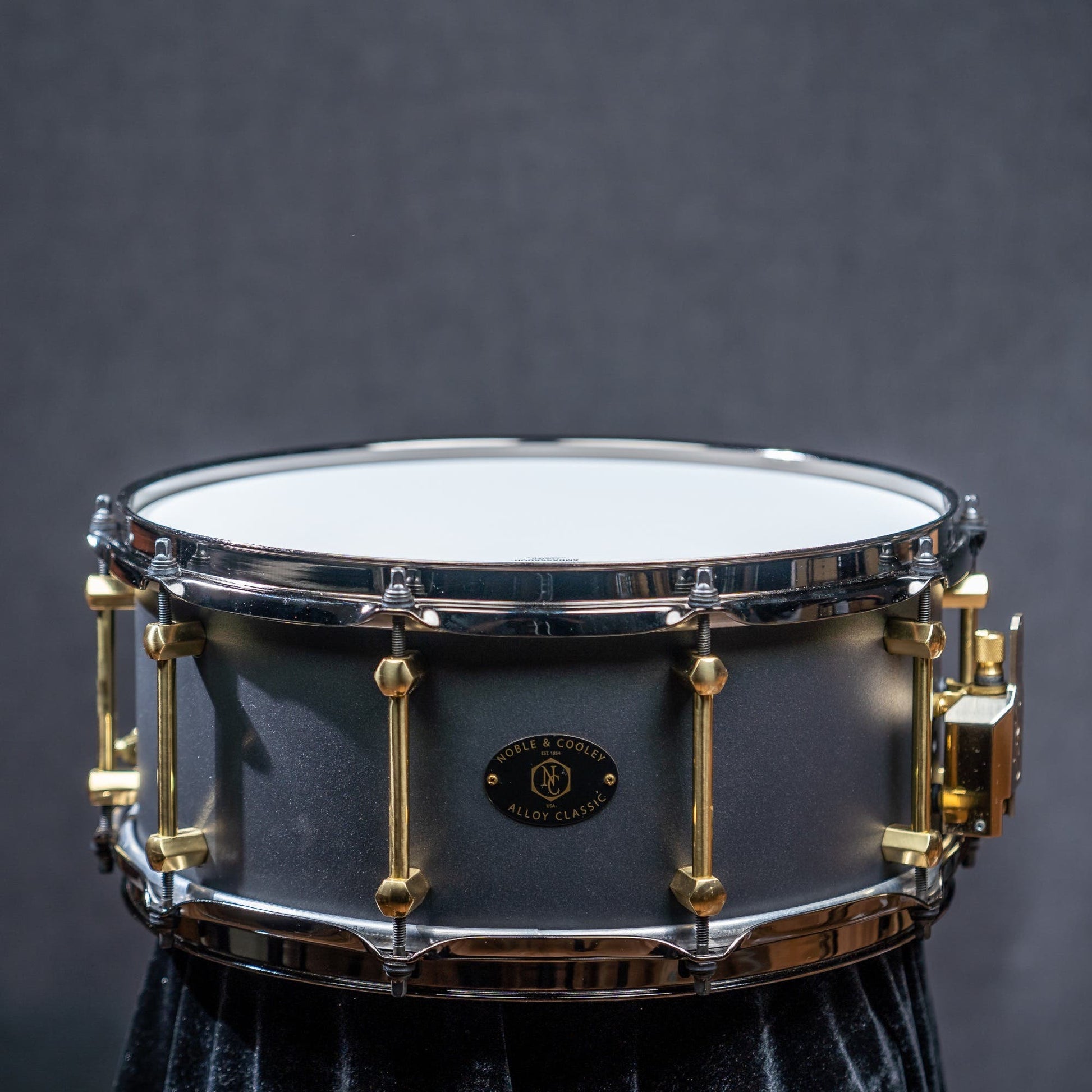 Noble and Cooley 14x6" Alloy Classic Snare - Brass HW / Flanged Black Hoops