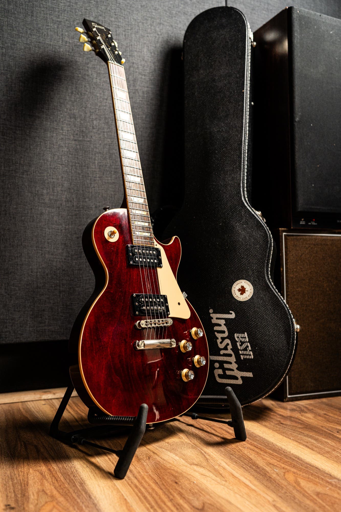 Gibson 2005 Les Paul Classic w/Case - Wine Red - Pre-Owned