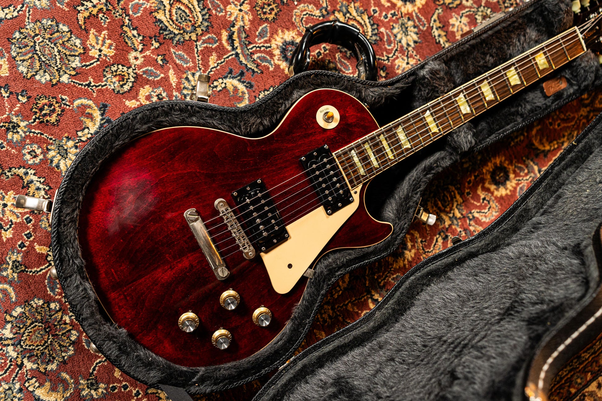 Gibson 2005 Les Paul Classic w/Case - Wine Red - Pre-Owned