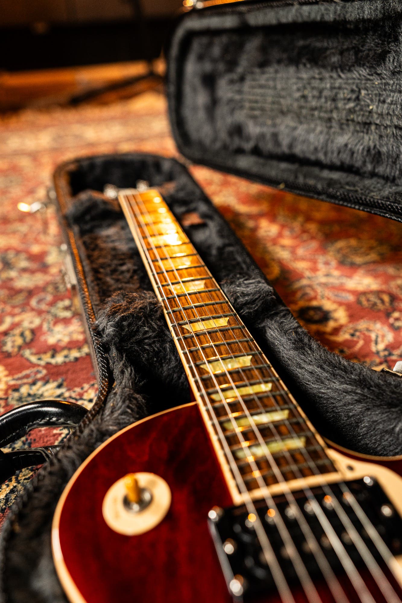 Gibson 2005 Les Paul Classic w/Case - Wine Red - Pre-Owned