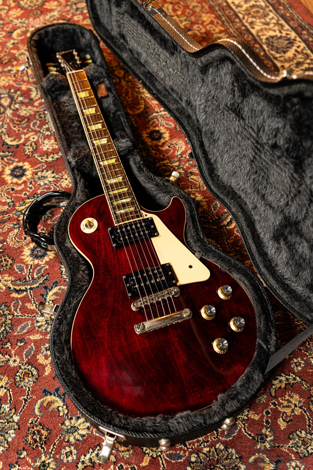 Gibson 2005 Les Paul Classic w/Case - Wine Red - Pre-Owned