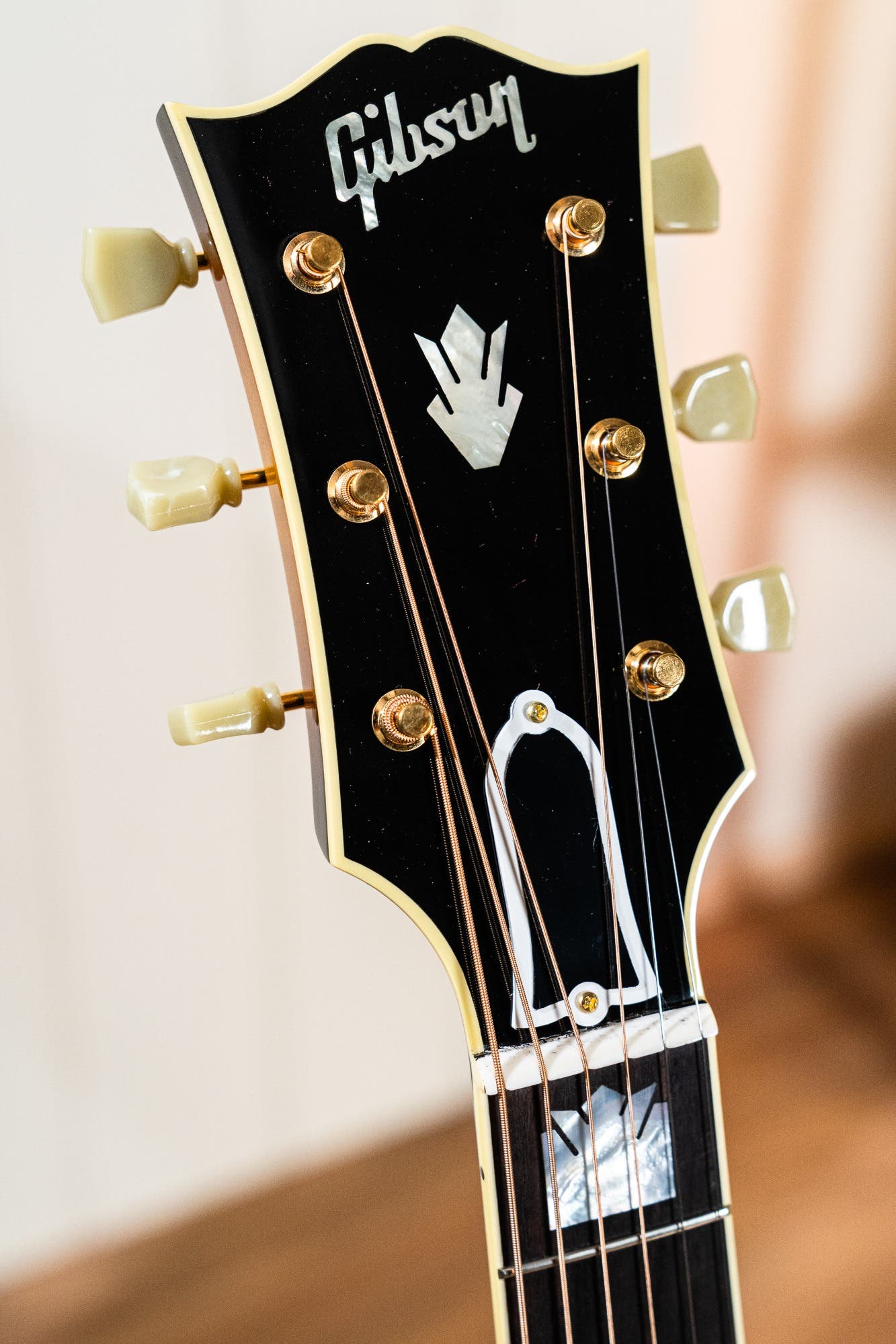 Gibson SJ-200 Original Acoustic Guitar w/Case - Vintage Sunburst