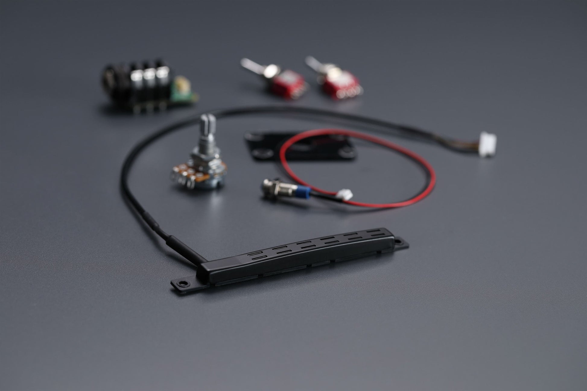 Boss GK5KITG6 Divided Pickup Kit – 6-string Electric Guitars