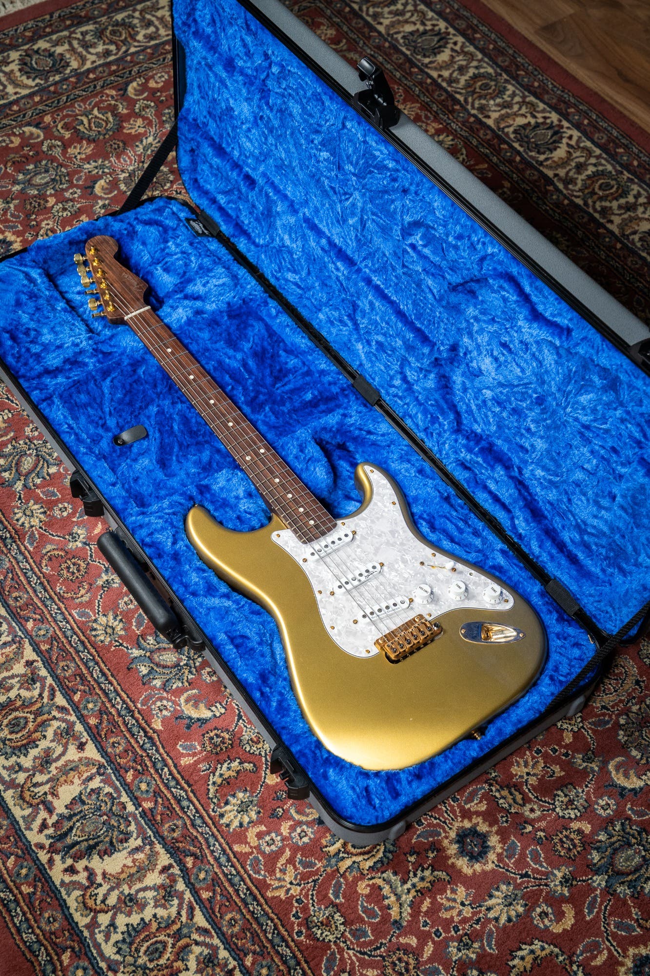 Partscaster - Lincoln Brewster Strat Body / Full RW Neck / Vegatrem / Gilmour & Hendrix Pickups w/DLX Case - Aztec Gold - Pre-Owned