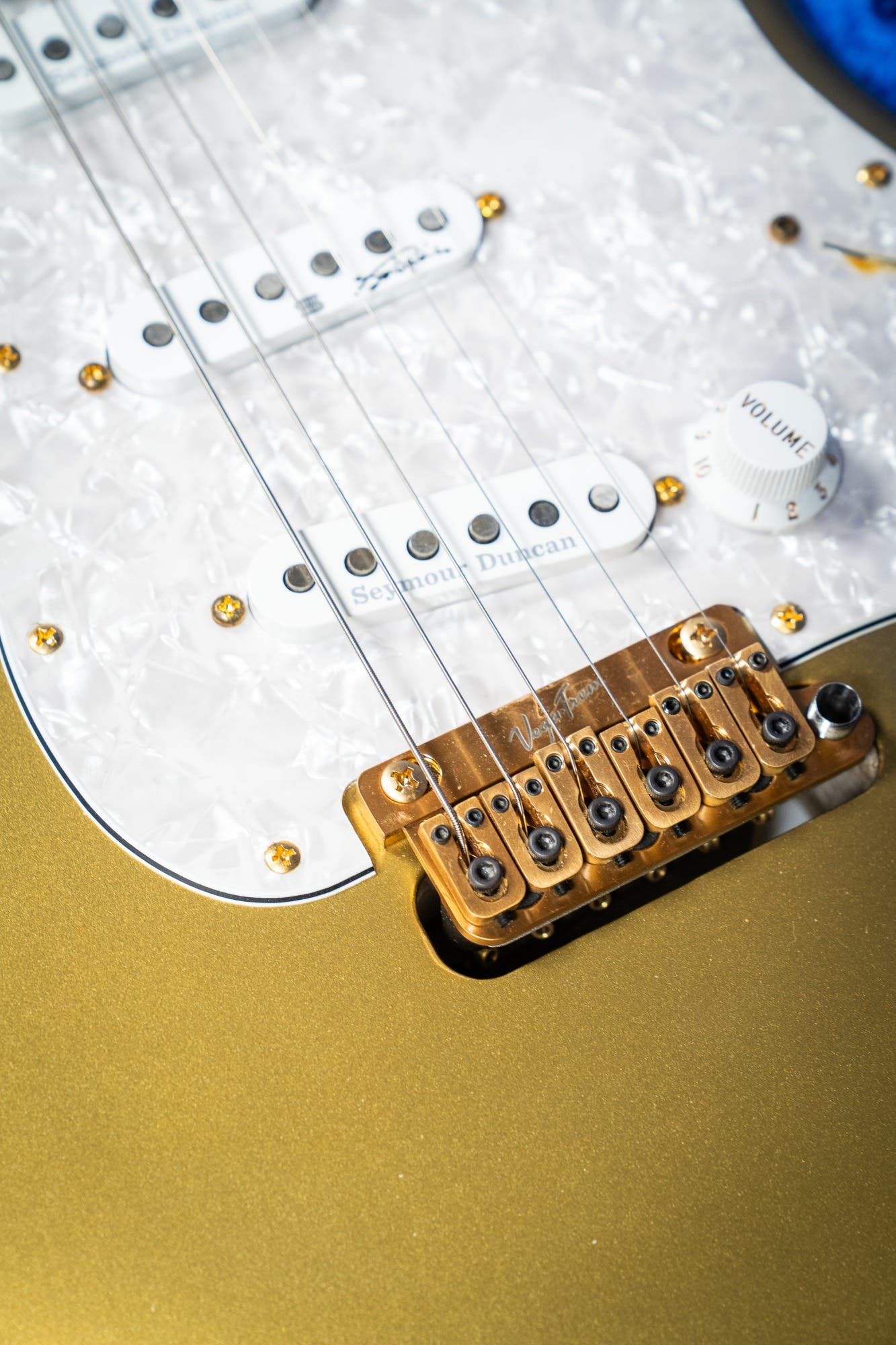 Partscaster - Lincoln Brewster Strat Body / Full RW Neck / Vegatrem / Gilmour & Hendrix Pickups w/DLX Case - Aztec Gold - Pre-Owned