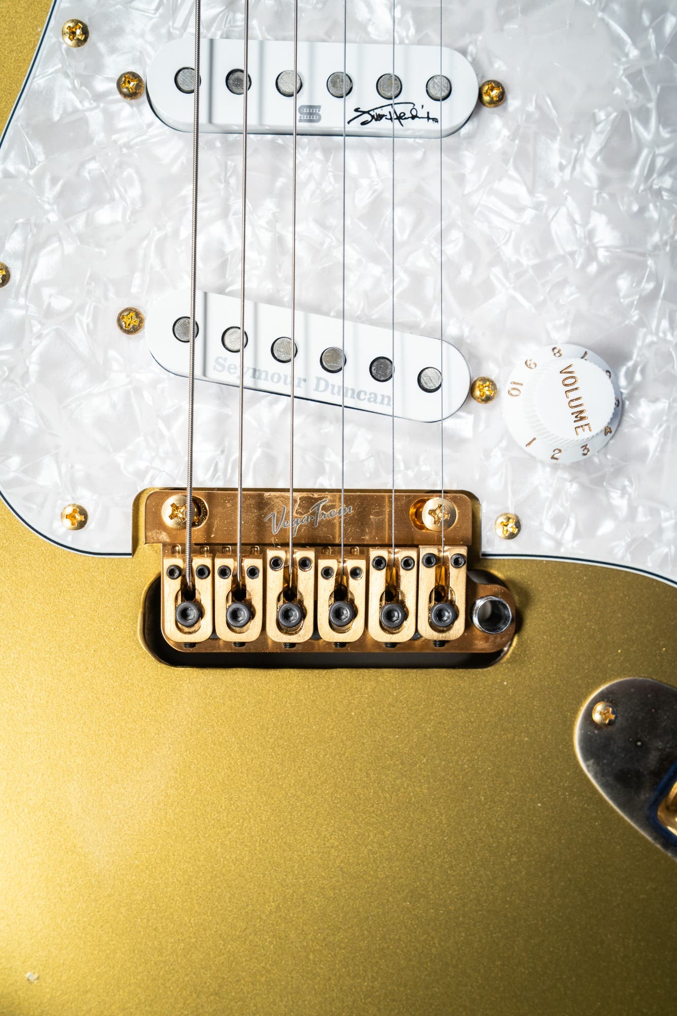 Partscaster - Lincoln Brewster Strat Body / Full RW Neck / Vegatrem / Gilmour & Hendrix Pickups w/DLX Case - Aztec Gold - Pre-Owned