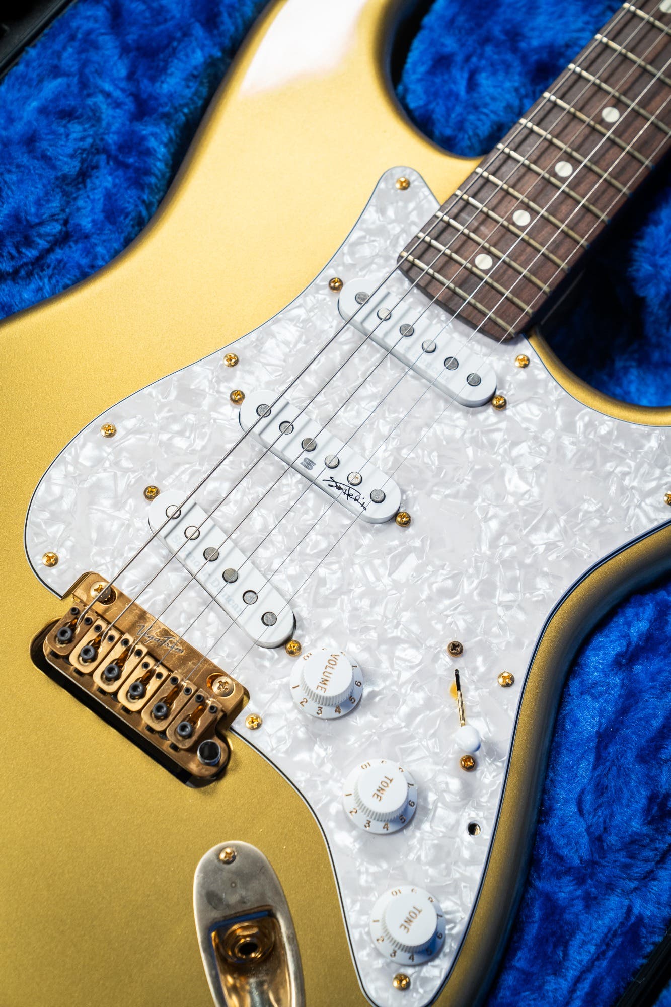 Partscaster - Lincoln Brewster Strat Body / Full RW Neck / Vegatrem / Gilmour & Hendrix Pickups w/DLX Case - Aztec Gold - Pre-Owned