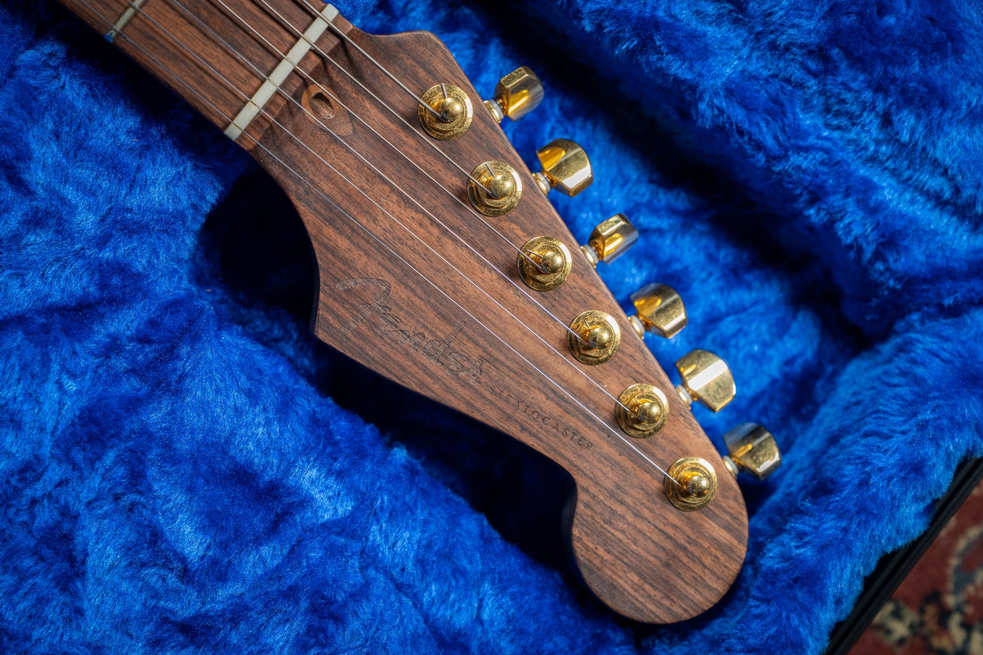 Partscaster - Lincoln Brewster Strat Body / Full RW Neck / Vegatrem / Gilmour & Hendrix Pickups w/DLX Case - Aztec Gold - Pre-Owned