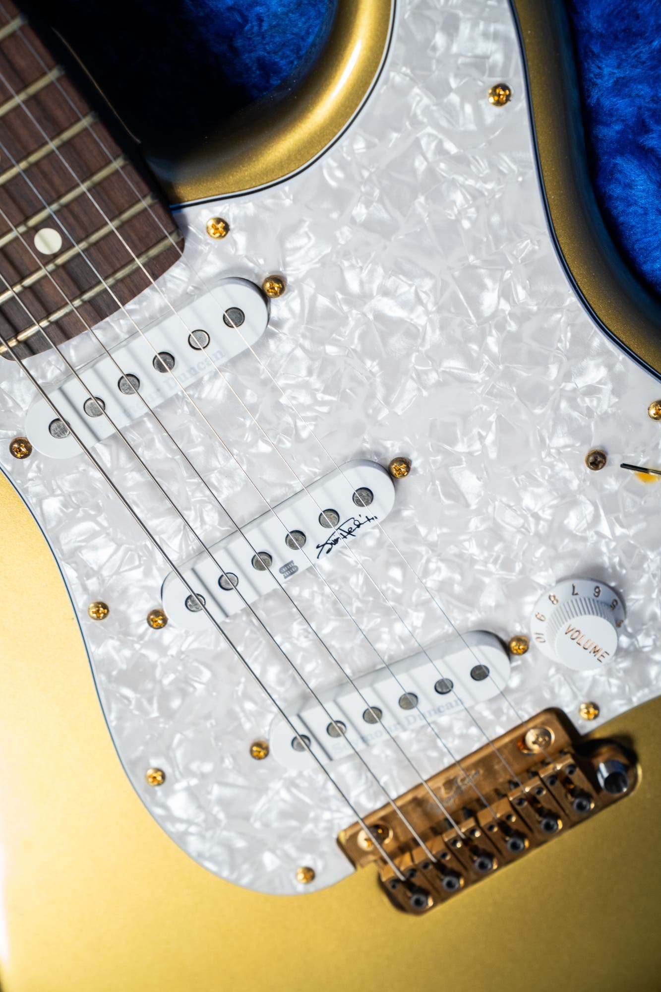 Partscaster - Lincoln Brewster Strat Body / Full RW Neck / Vegatrem / Gilmour & Hendrix Pickups w/DLX Case - Aztec Gold - Pre-Owned