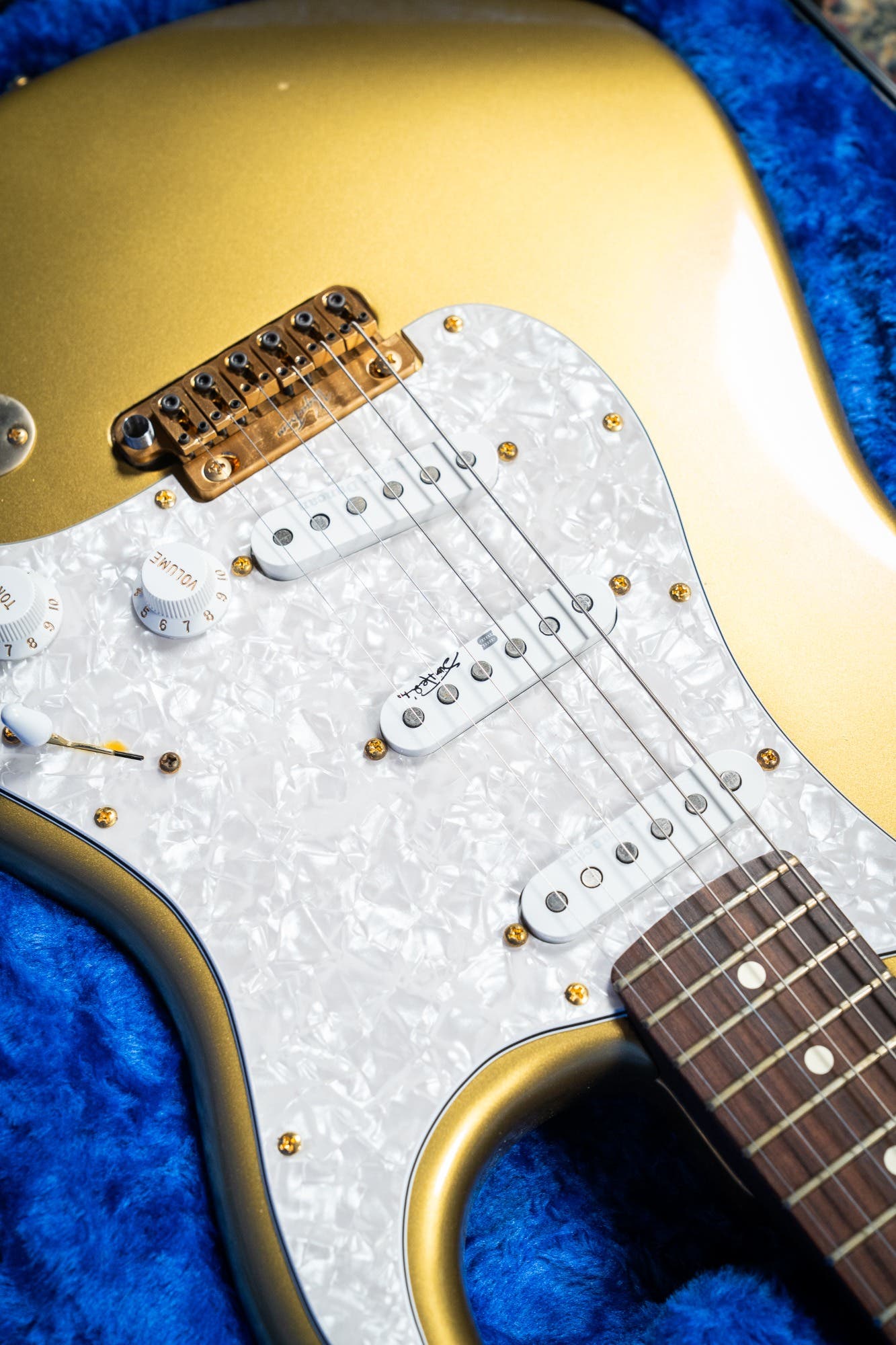 Partscaster - Lincoln Brewster Strat Body / Full RW Neck / Vegatrem / Gilmour & Hendrix Pickups w/DLX Case - Aztec Gold - Pre-Owned