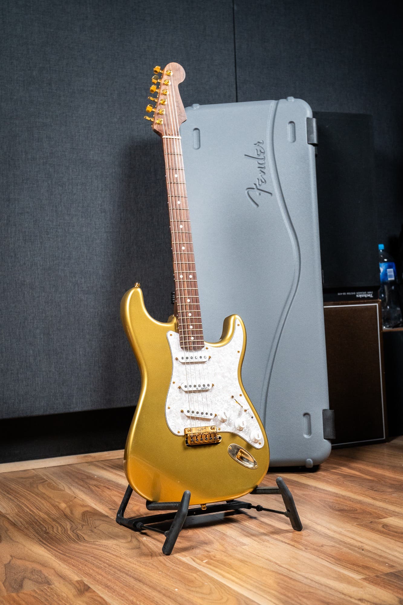 Partscaster - Lincoln Brewster Strat Body / Full RW Neck / Vegatrem / Gilmour & Hendrix Pickups w/DLX Case - Aztec Gold - Pre-Owned