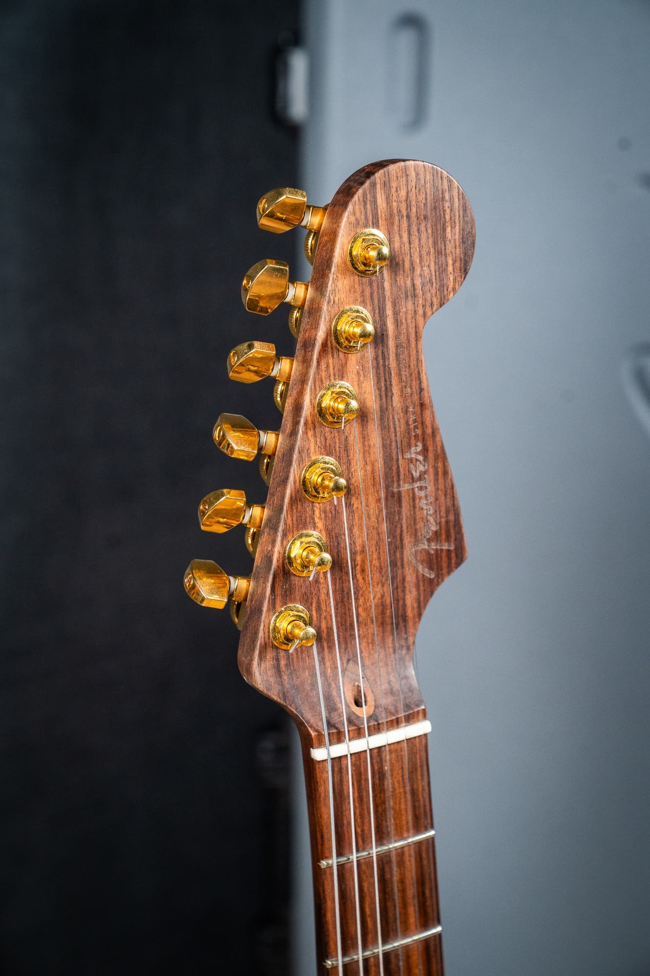 Partscaster - Lincoln Brewster Strat Body / Full RW Neck / Vegatrem / Gilmour & Hendrix Pickups w/DLX Case - Aztec Gold - Pre-Owned