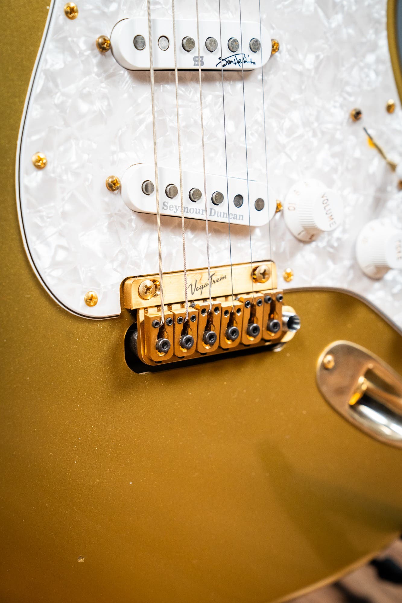 Partscaster - Lincoln Brewster Strat Body / Full RW Neck / Vegatrem / Gilmour & Hendrix Pickups w/DLX Case - Aztec Gold - Pre-Owned