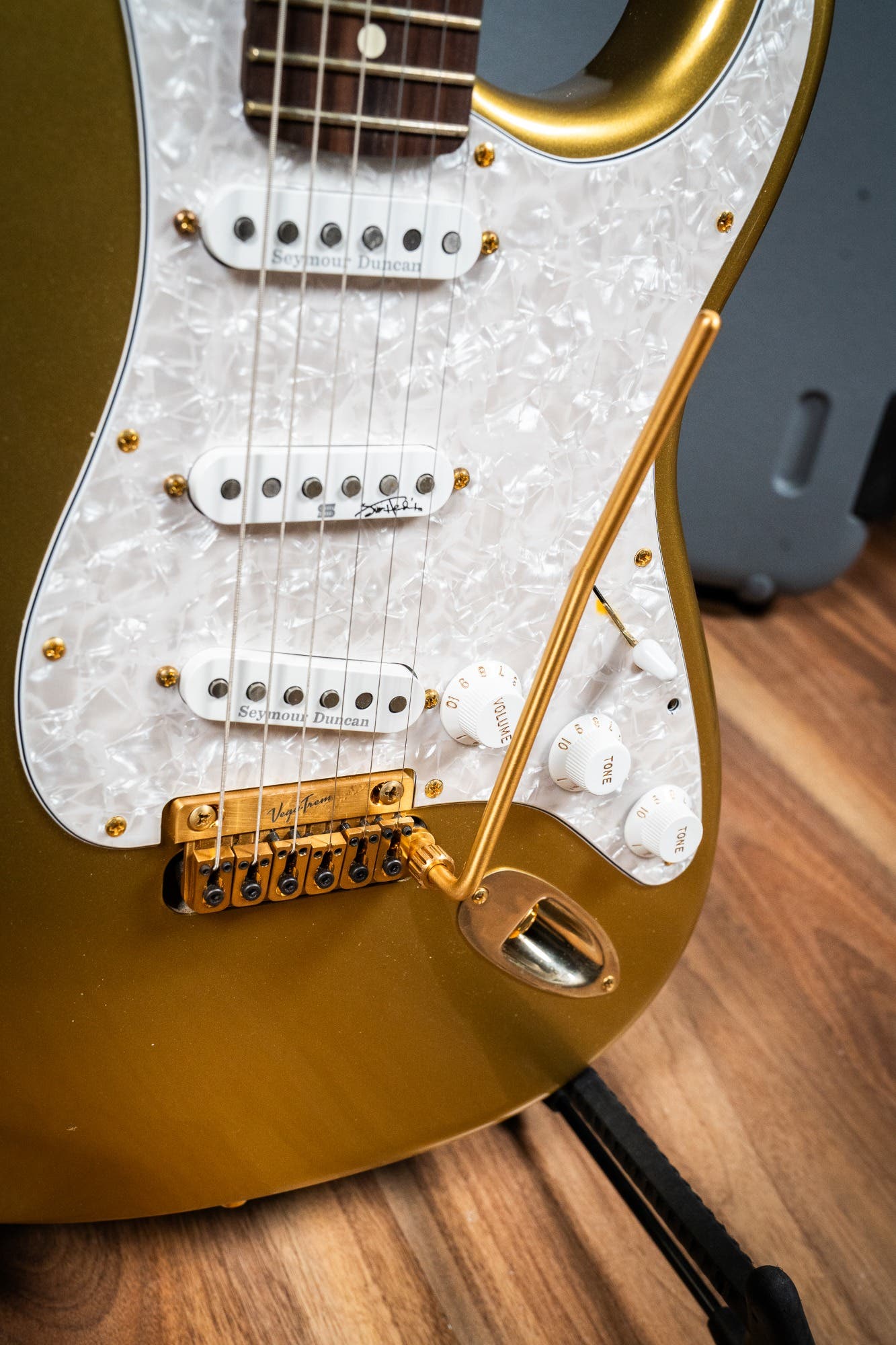 Partscaster - Lincoln Brewster Strat Body / Full RW Neck / Vegatrem / Gilmour & Hendrix Pickups w/DLX Case - Aztec Gold - Pre-Owned