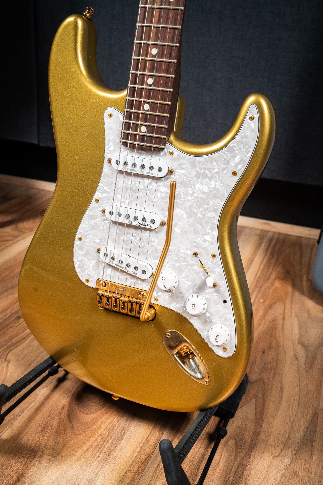 Partscaster - Lincoln Brewster Strat Body / Full RW Neck / Vegatrem / Gilmour & Hendrix Pickups w/DLX Case - Aztec Gold - Pre-Owned