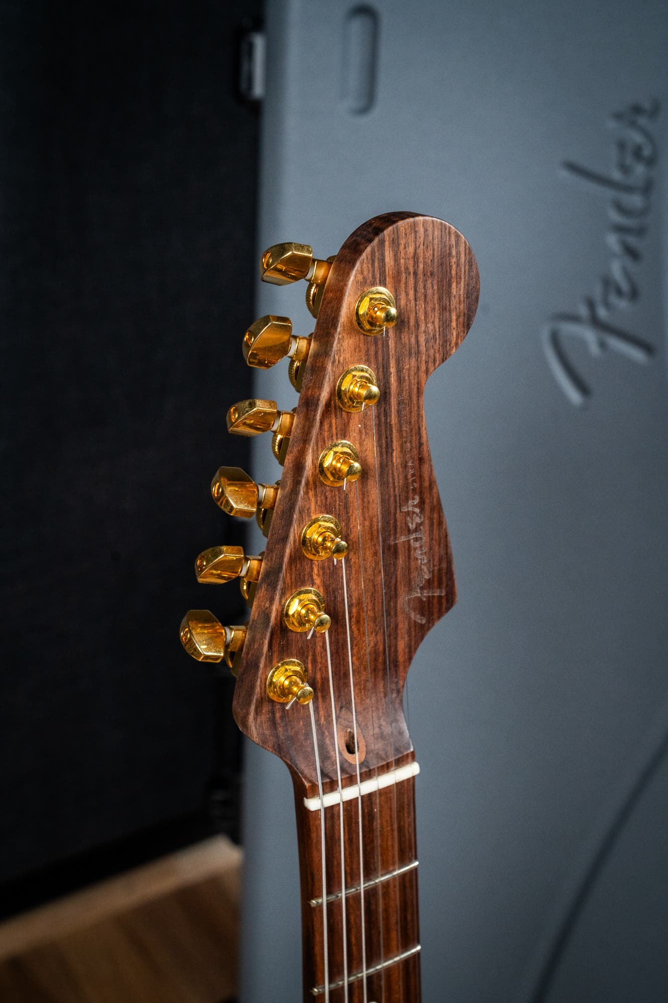 Partscaster - Lincoln Brewster Strat Body / Full RW Neck / Vegatrem / Gilmour & Hendrix Pickups w/DLX Case - Aztec Gold - Pre-Owned